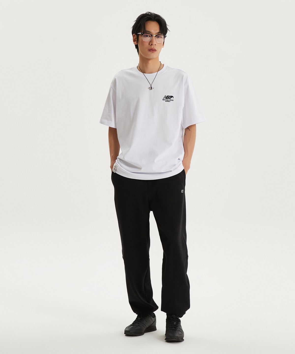 뉴발란스(NEW BALANCE) NBMLG11203 / UNI 에센셜 조거 팬츠 (BLACK)