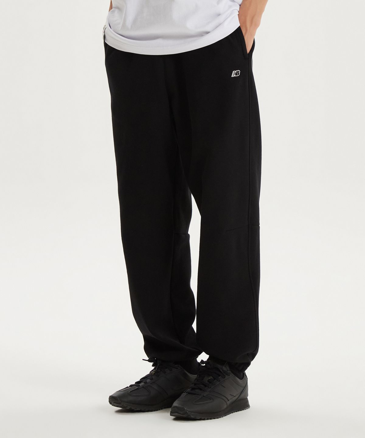 뉴발란스(NEW BALANCE) NBMLG11203 / UNI 에센셜 조거 팬츠 (BLACK)