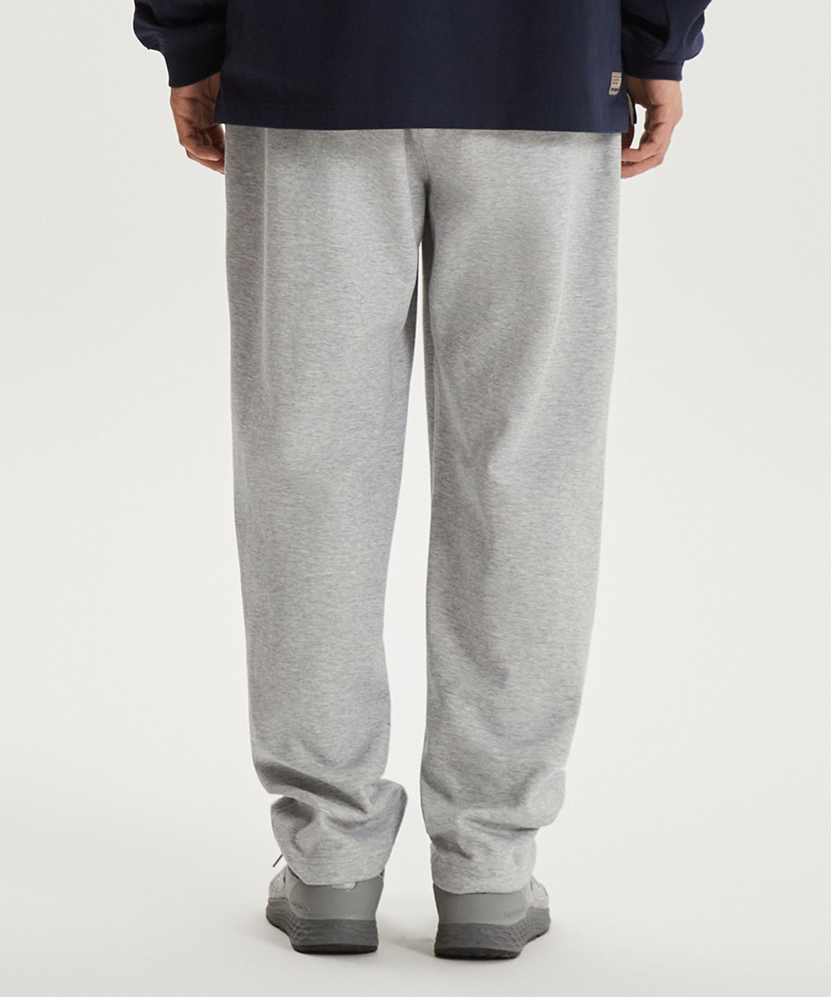 뉴발란스(NEW BALANCE) NBMLG11213 / UNI 에센셜 스트레이트 팬츠 (GRAY)
