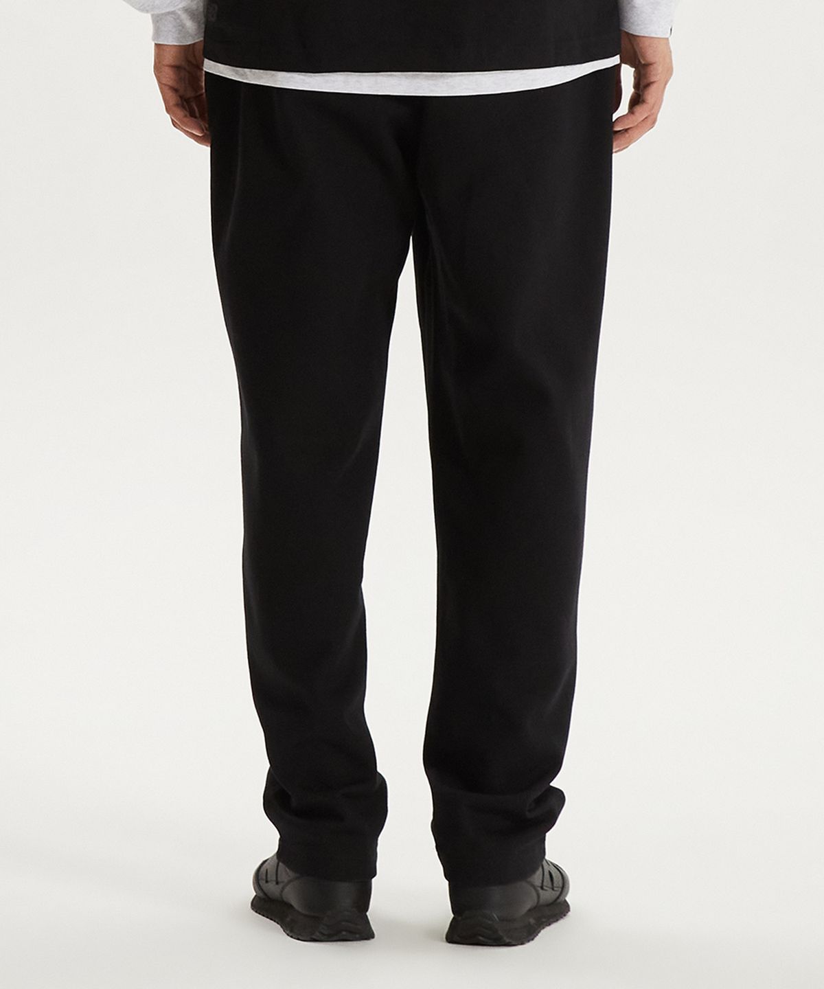 뉴발란스(NEW BALANCE) NBMLG11213 / UNI 에센셜 스트레이트 팬츠 (BLACK)