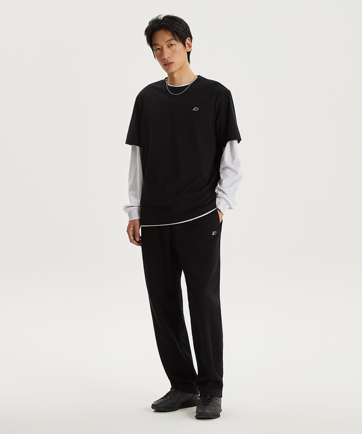 뉴발란스(NEW BALANCE) NBMLG11213 / UNI 에센셜 스트레이트 팬츠 (BLACK)