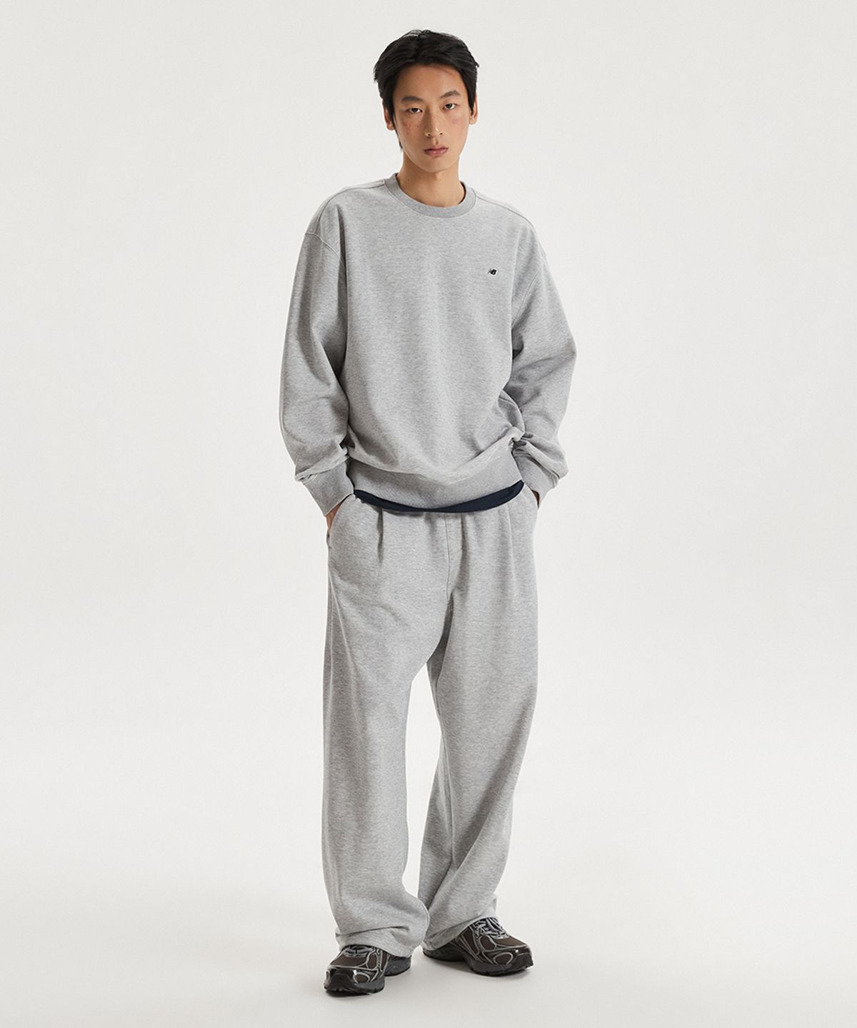 뉴발란스(NEW BALANCE) NBMLG11233 / UNI 에센셜 와이드 원턱 팬츠 (GRAY)