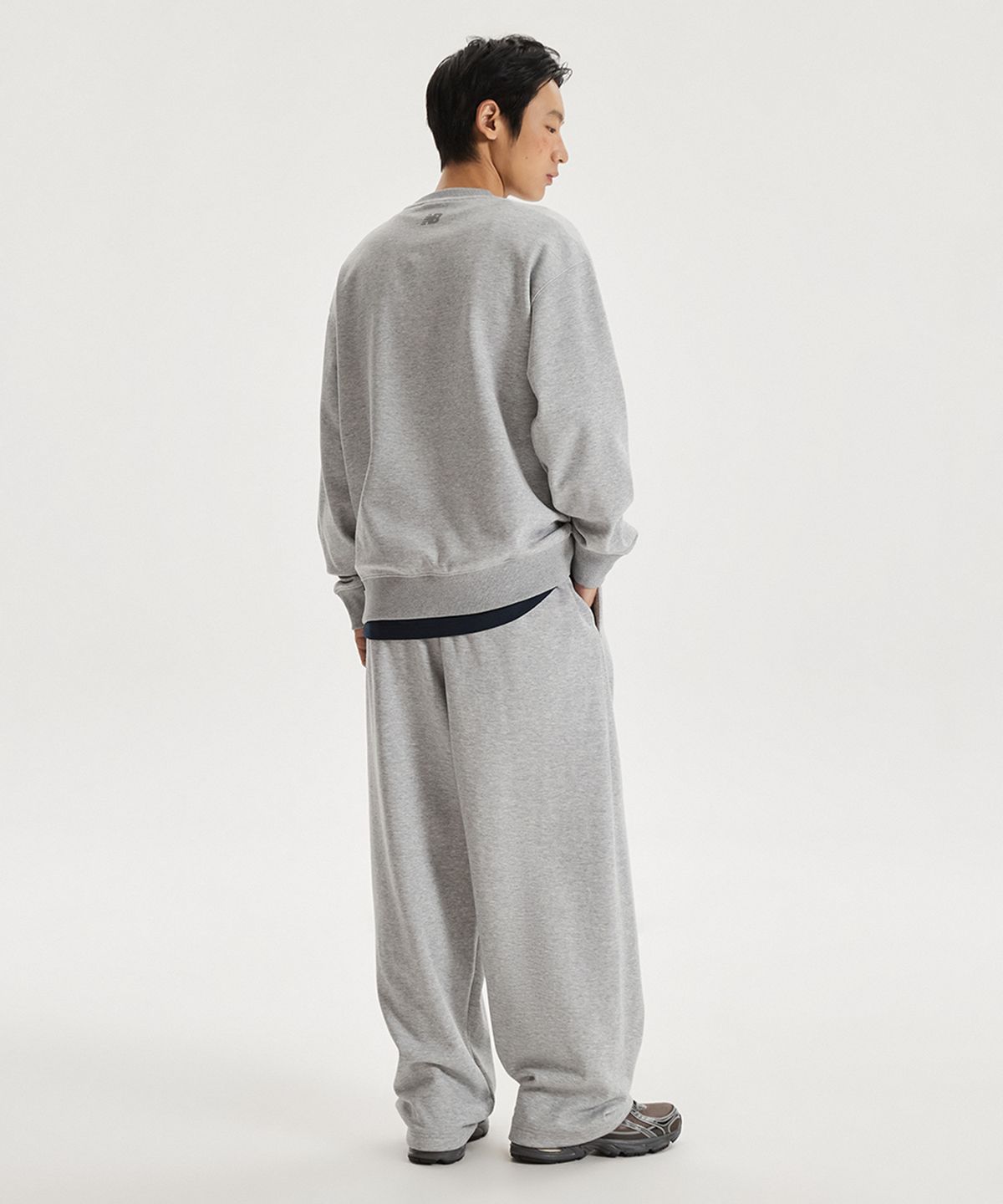 뉴발란스(NEW BALANCE) NBMLG11233 / UNI 에센셜 와이드 원턱 팬츠 (GRAY)