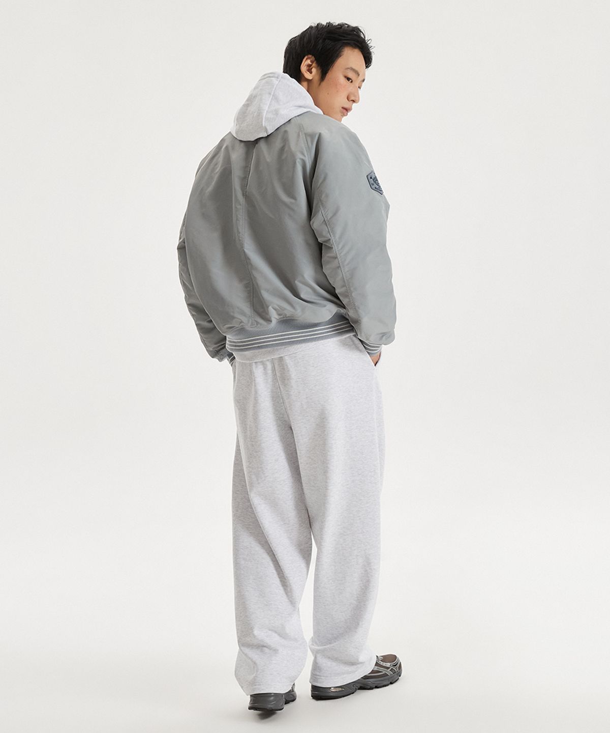뉴발란스(NEW BALANCE) NBMLG11233 / UNI 에센셜 와이드 원턱 팬츠 (LIGHT GRAY)