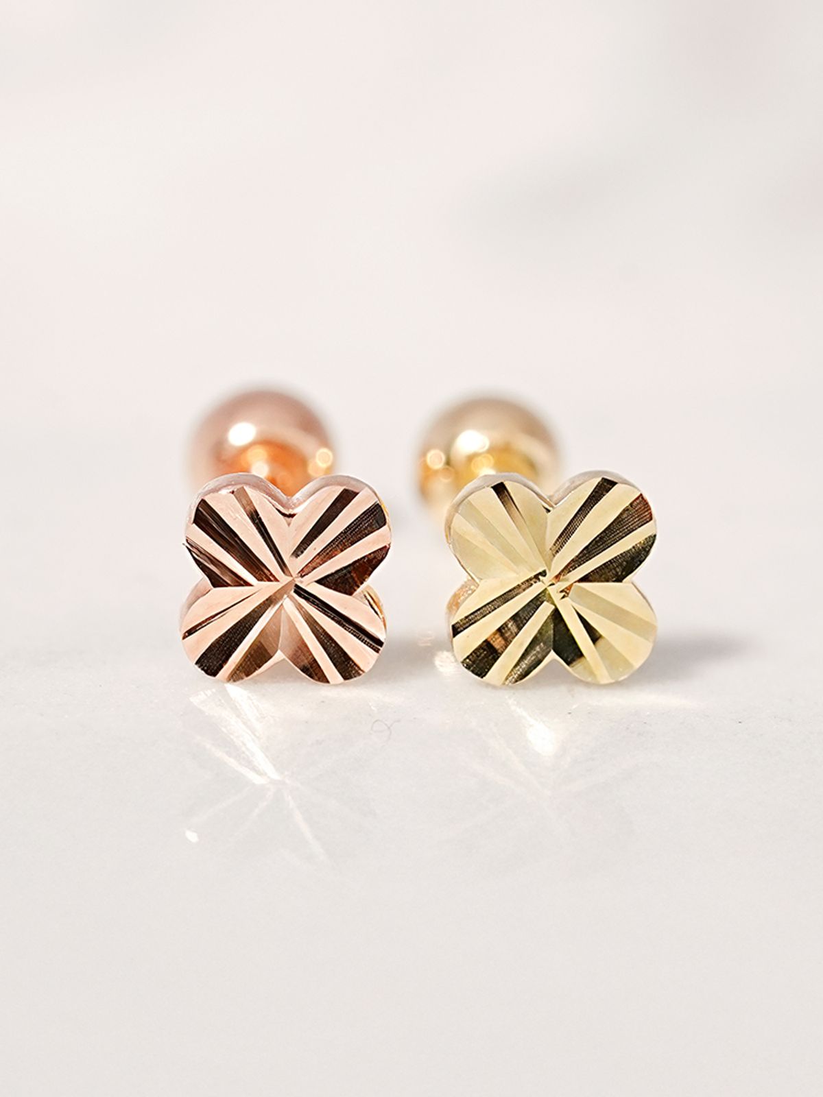 미니멀피어싱(MINIMALPIERCING) 14K 샤이닝 클로버 컷팅 피어싱 귀걸이