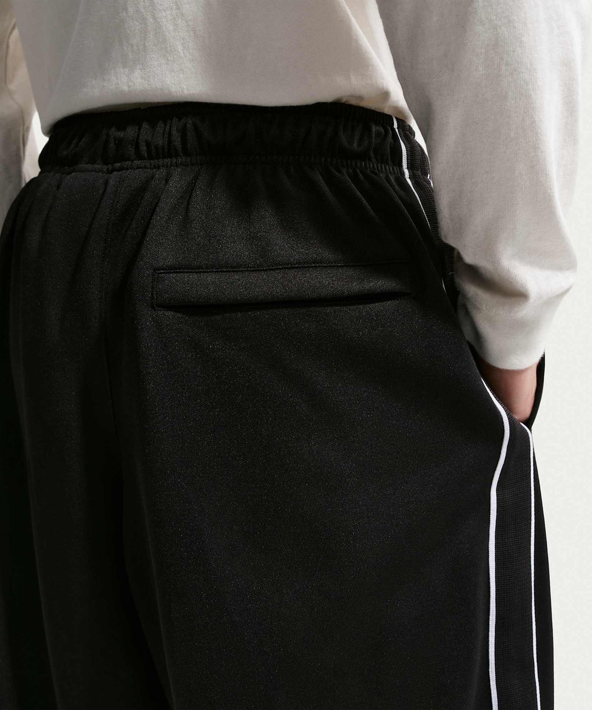 나이키(NIKE) 스포츠웨어 클럽 오버사이즈 니트 트랙 팬츠 M - 블랙:화이트:블랙:화이트 / HV1416-010