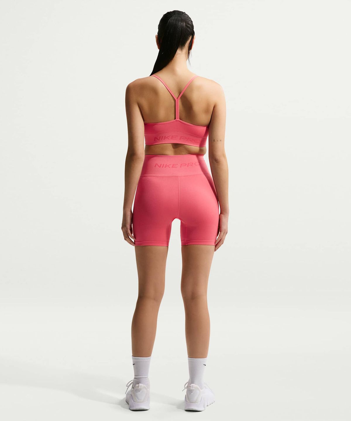 나이키(NIKE) 프로 심리스 라이트 서포트 패드 스포츠 브라 W - 씨 코랄 / IB9844-897