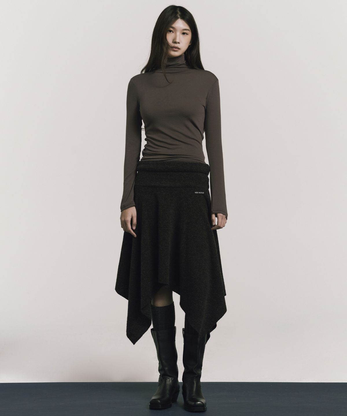 닉앤니콜(NICK&NICOLE) ASYMMETRIC HEM WOOL SKIRT_CHARCOAL