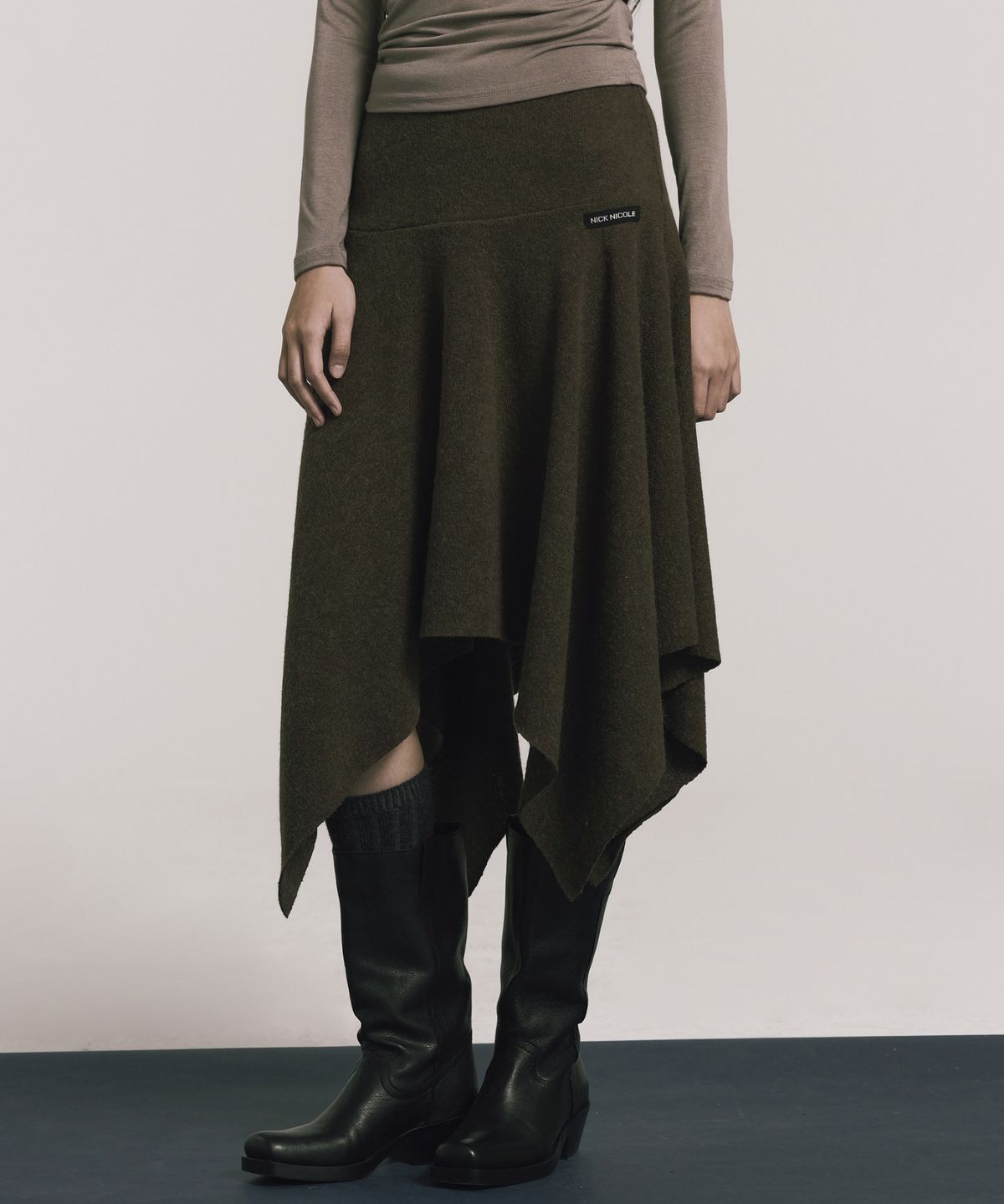 닉앤니콜(NICK&NICOLE) ASYMMETRIC HEM WOOL SKIRT_BROWN