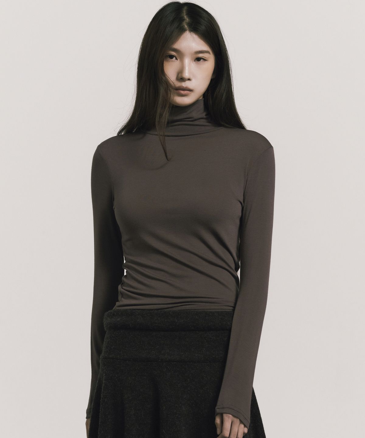 닉앤니콜(NICK&NICOLE) [ESSENTIAL] SLIM TURTLENECK TOP_BROWN