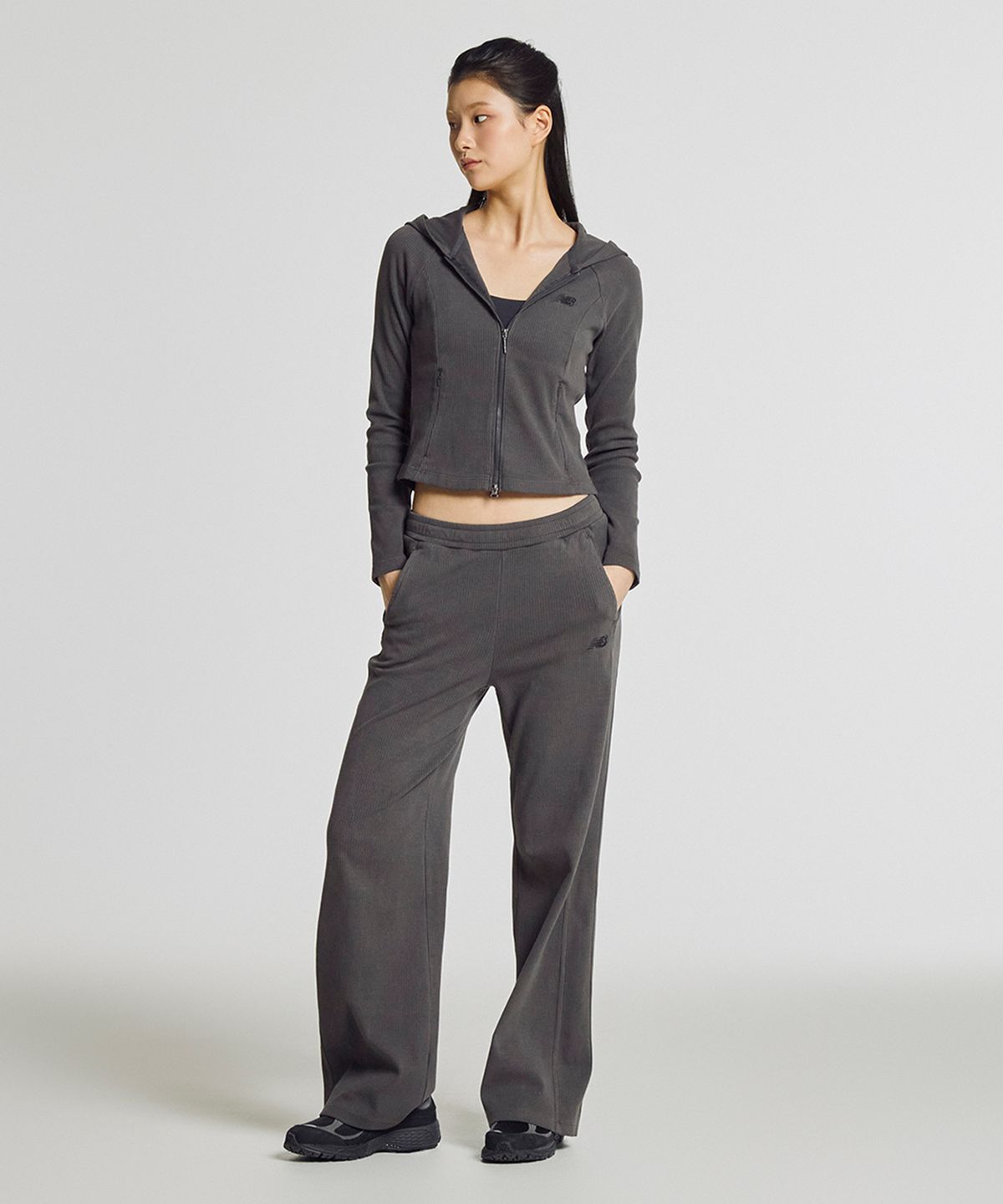 뉴발란스(NEW BALANCE) NBMDG2W322 / WOMEN 소프트프레쉬골지 후드 투웨이 집업 (DARK GRAY)