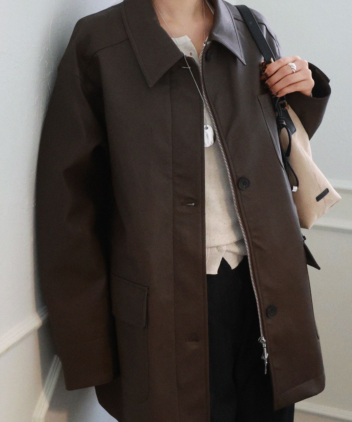 드로우핏 우먼(DRAWFIT WOMEN) 싱글 레더 하프 자켓 [BROWN]