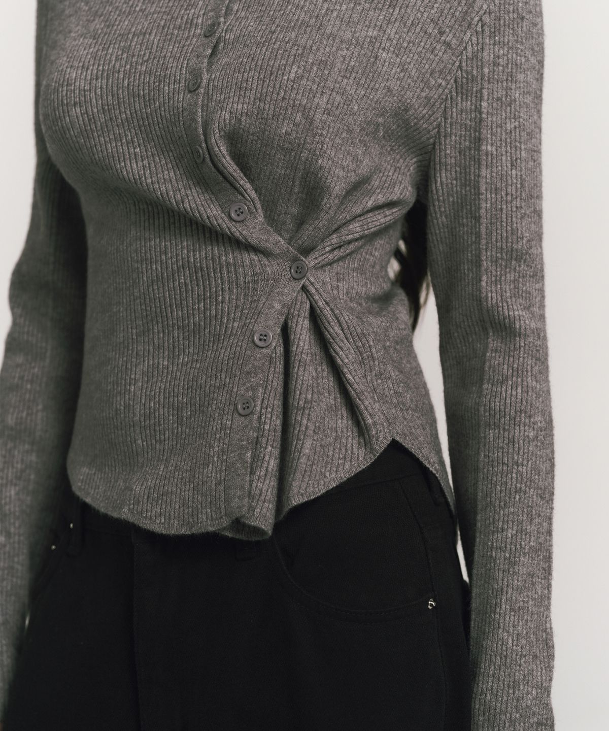 닉앤니콜(NICK&NICOLE) TWIST BUTTON RIB CARDIGAN_GRAY