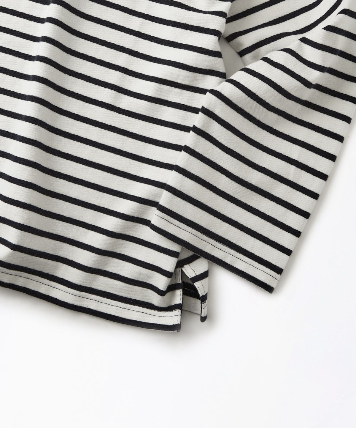 아웃스탠딩(OUTSTANDING) STRIPE BOAT NECK LONG SLEEVE TEE_IVORY/NAVY
