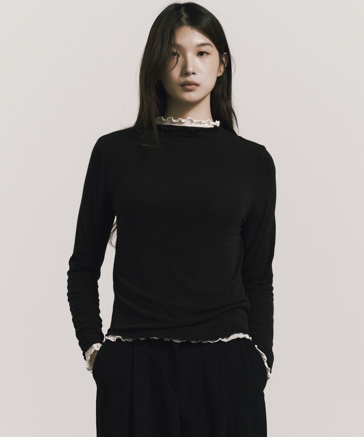 닉앤니콜(NICK&NICOLE) SOFT FRILL EDGE LONG SLEEVE TOP_BLACK