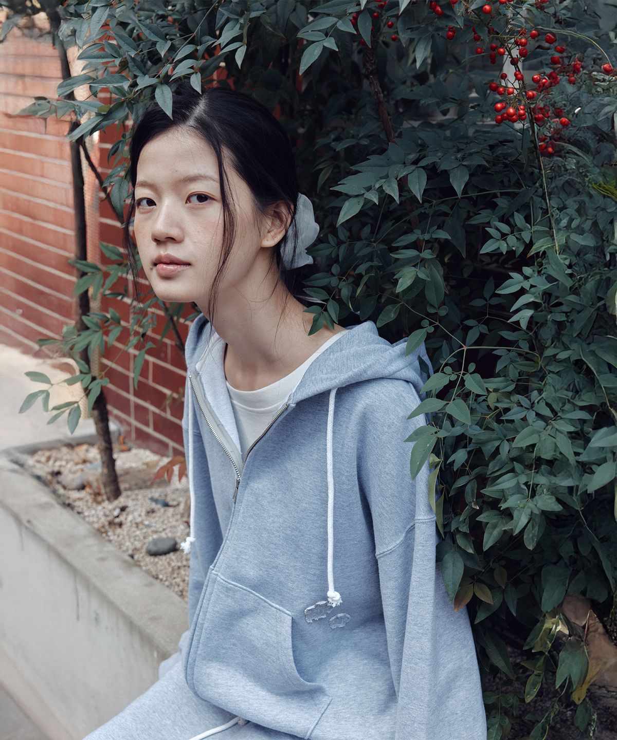오끼뜨(OGGITT) 꽃 아플리케 후드 집업 그레이
