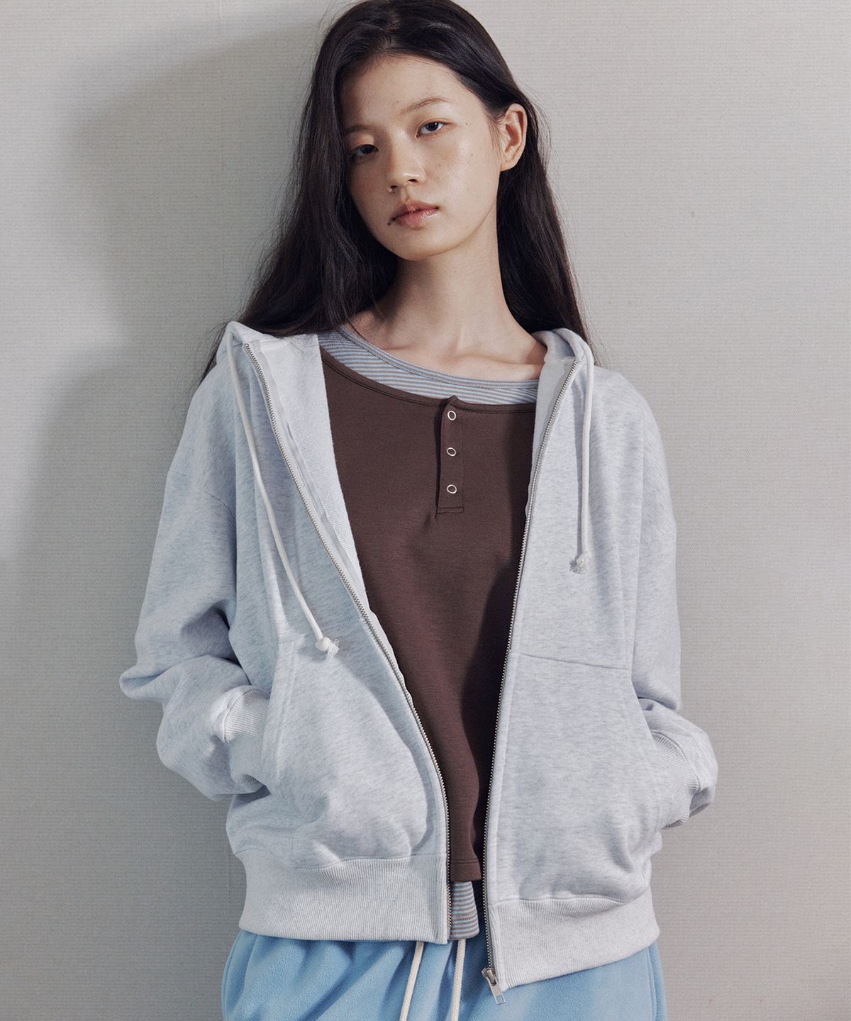 오끼뜨(OGGITT) 꽃 아플리케 후드 집업 라이트그레이