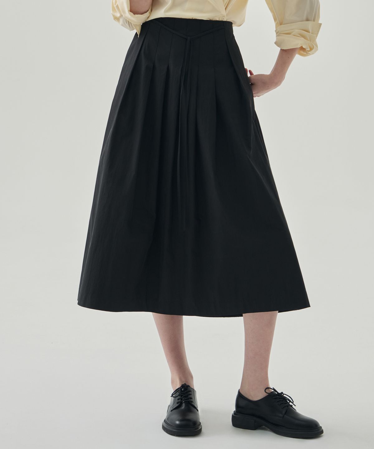 드로우핏 우먼(DRAWFIT WOMEN) 엘라 플리츠 롱 플레어 스커트 [IVORY]
