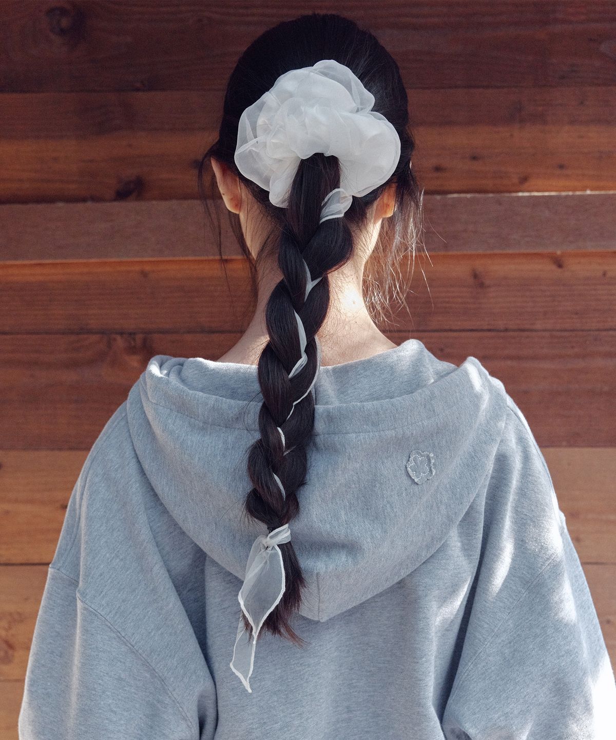 오끼뜨(OGGITT) 꽃 오간자 스크런치 화이트