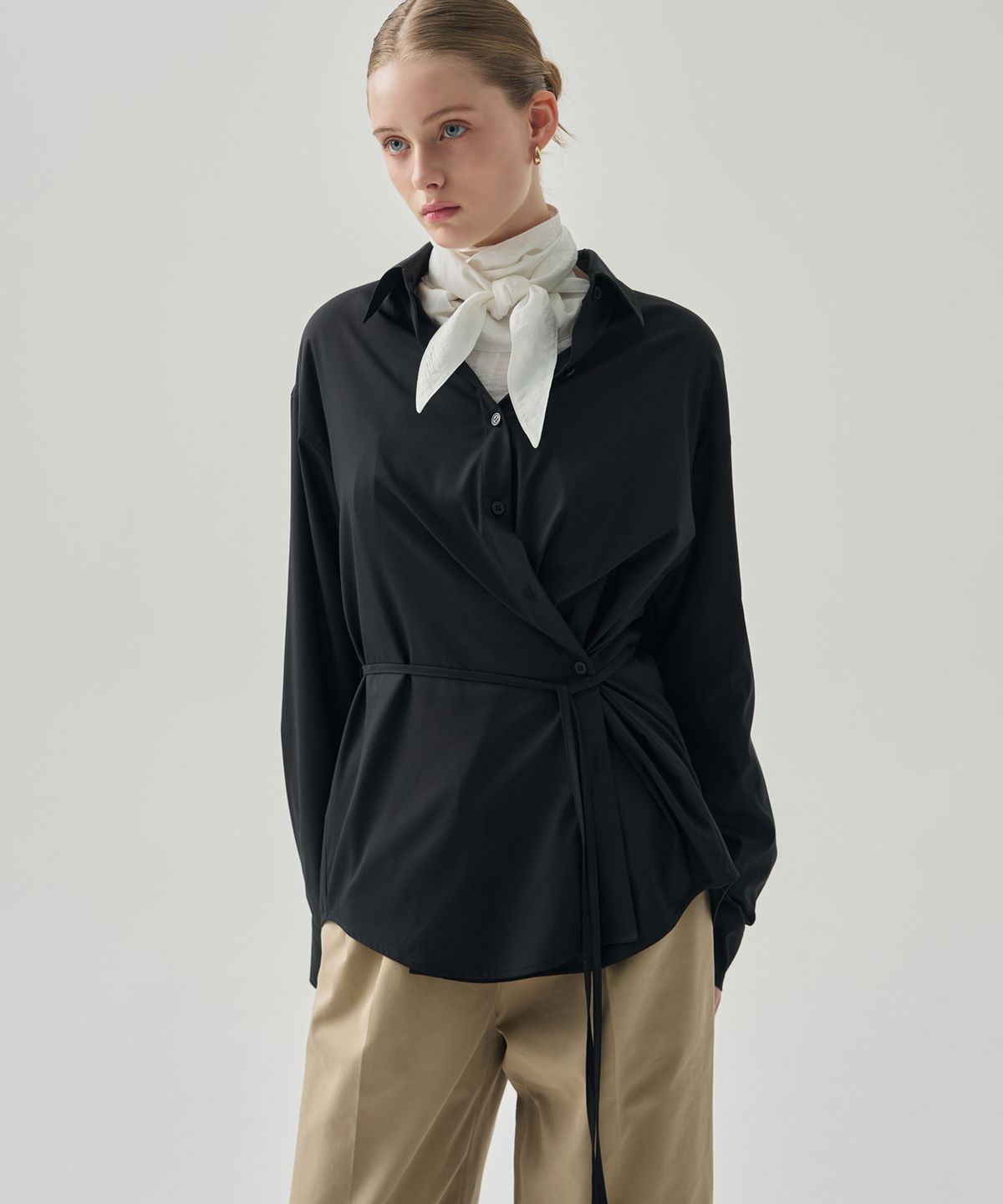 드로우핏 우먼(DRAWFIT WOMEN) 링클프리 사이드 버튼 랩 셔츠 [WHITE]