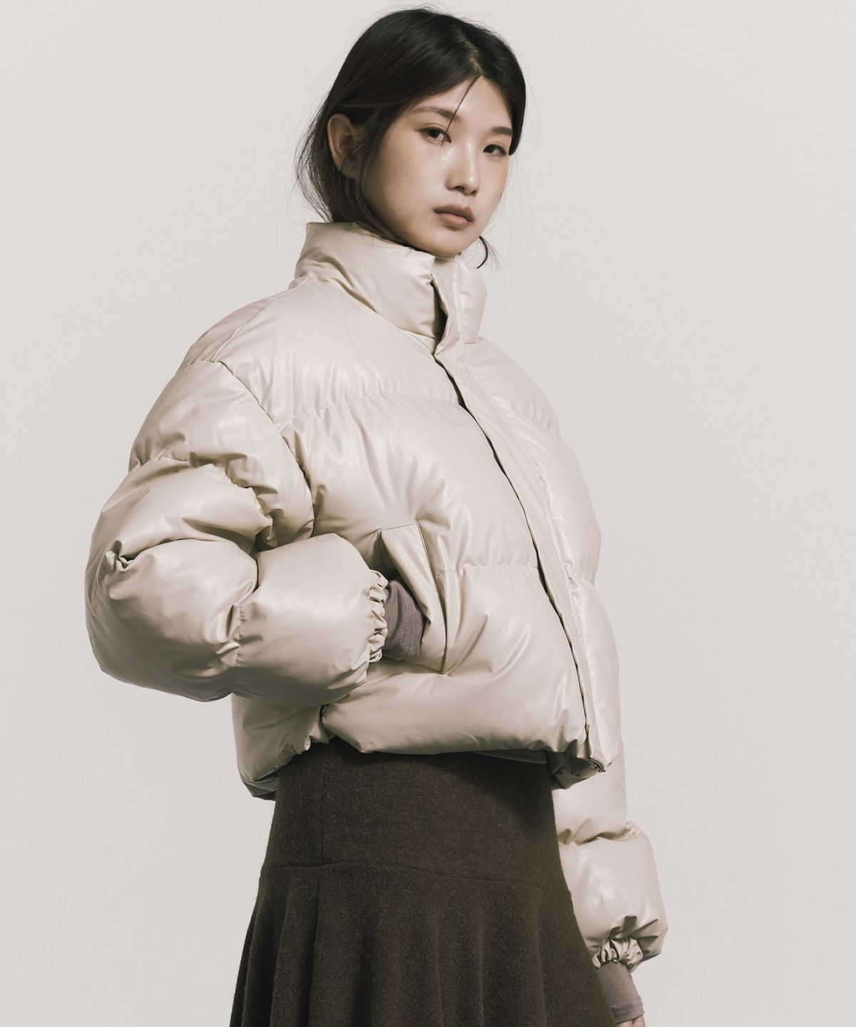 닉앤니콜(NICK&NICOLE) PREMIUM FAUX LEATHER CROP PADDING_CREAM