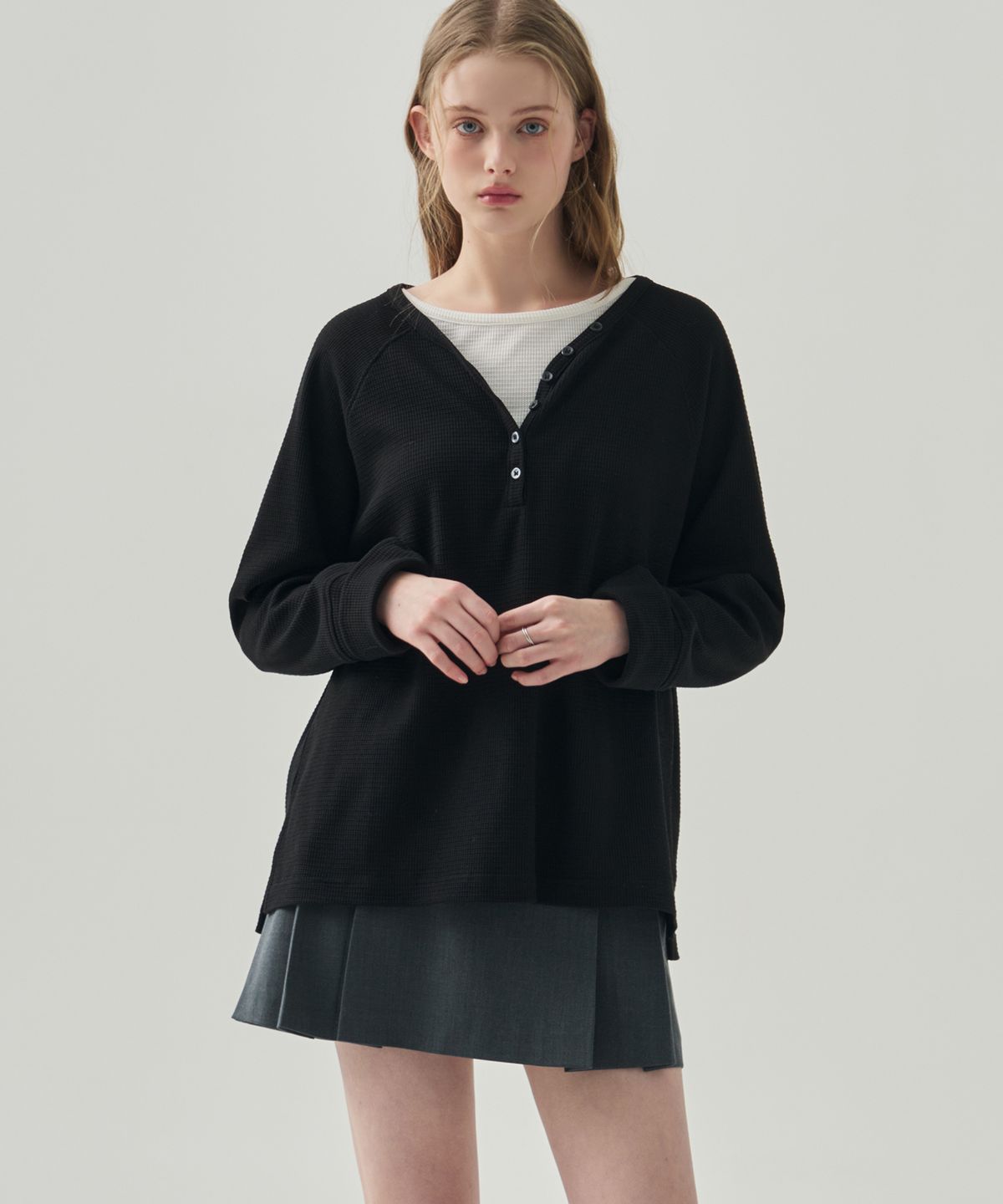 드로우핏 우먼(DRAWFIT WOMEN) 마그넷 버튼 와플 티셔츠 [IVORY]