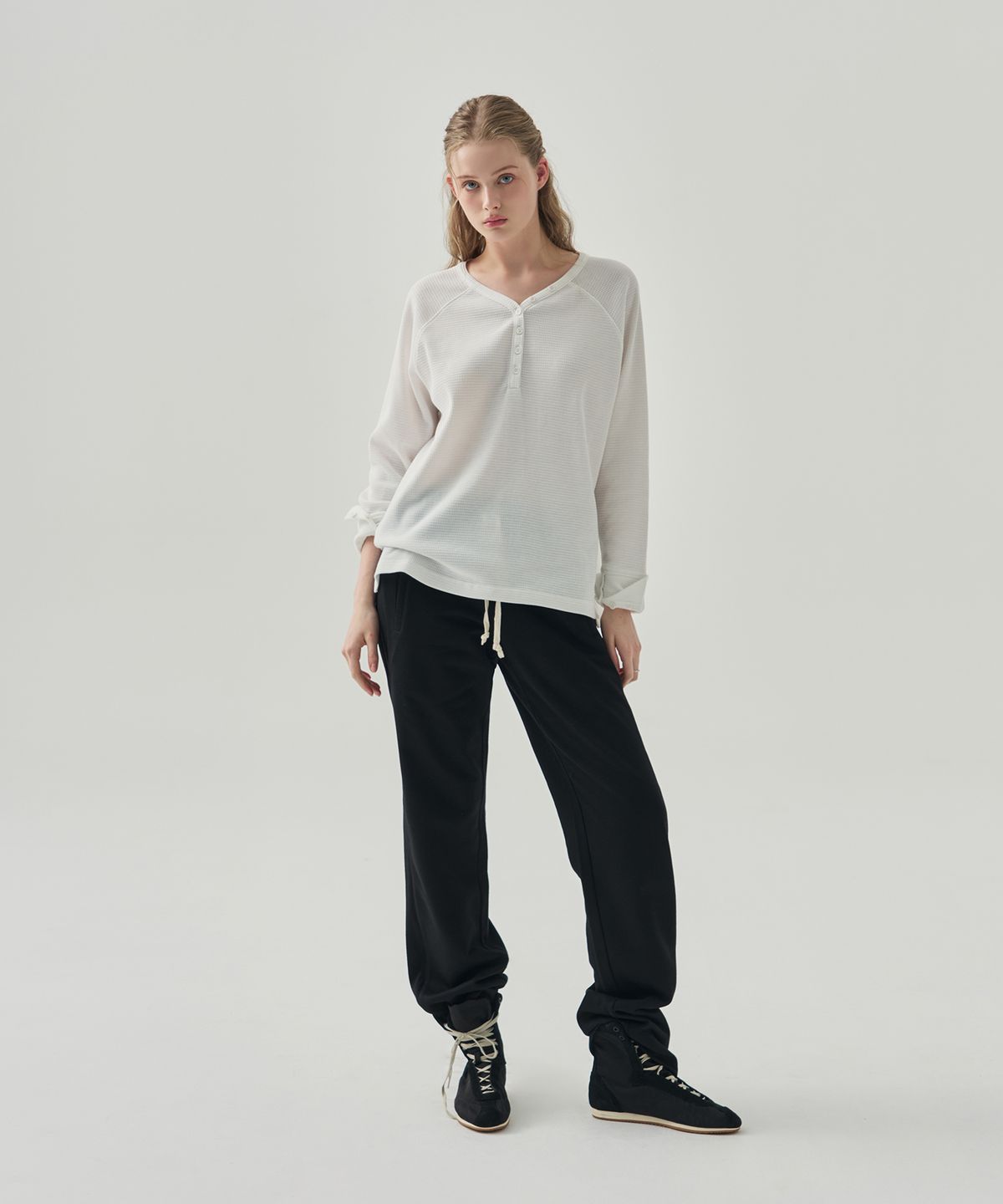 드로우핏 우먼(DRAWFIT WOMEN) 마그넷 버튼 와플 티셔츠 [IVORY]
