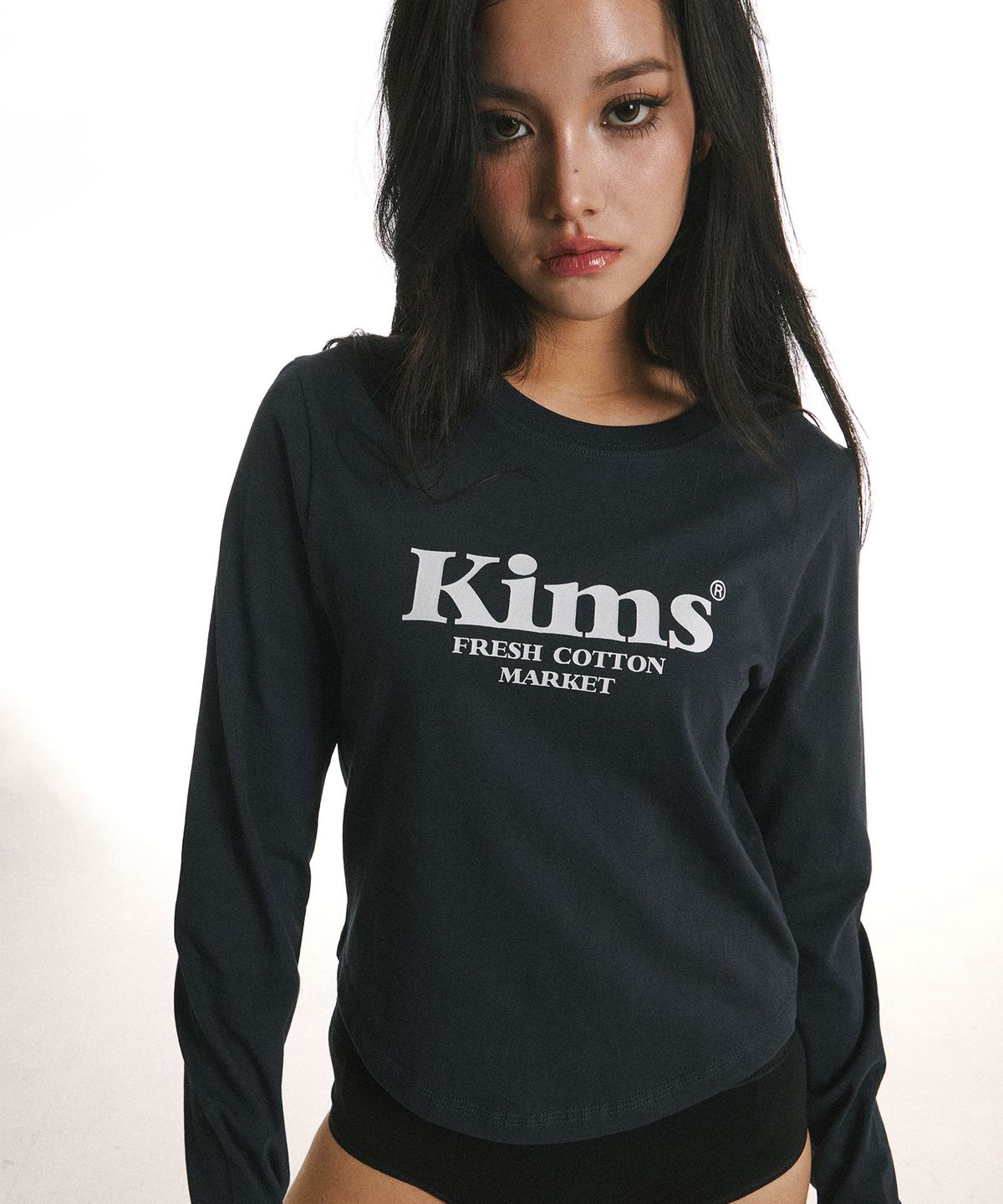 킴스 프레시 코튼 마켓(KIMS FRESH COTTON MARKET) Kims Bam Logo LS Tee Navy