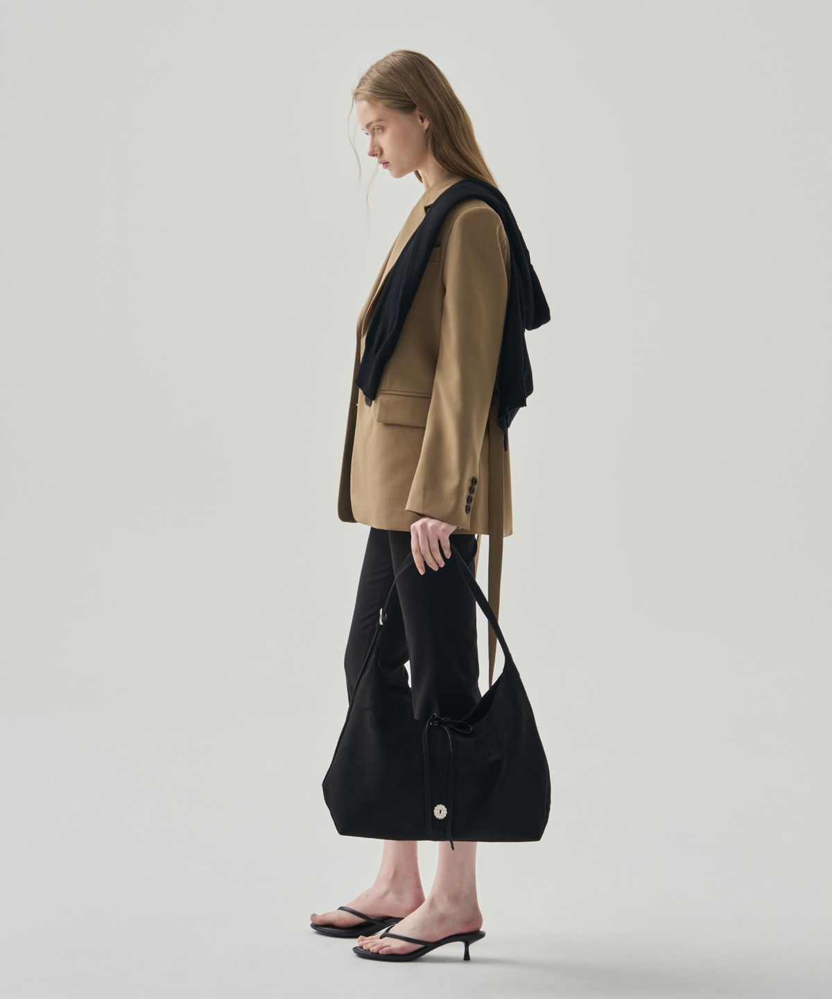 드로우핏 우먼(DRAWFIT WOMEN) 시그넷 키홀 스웨이드 호보 백 [BLACK]