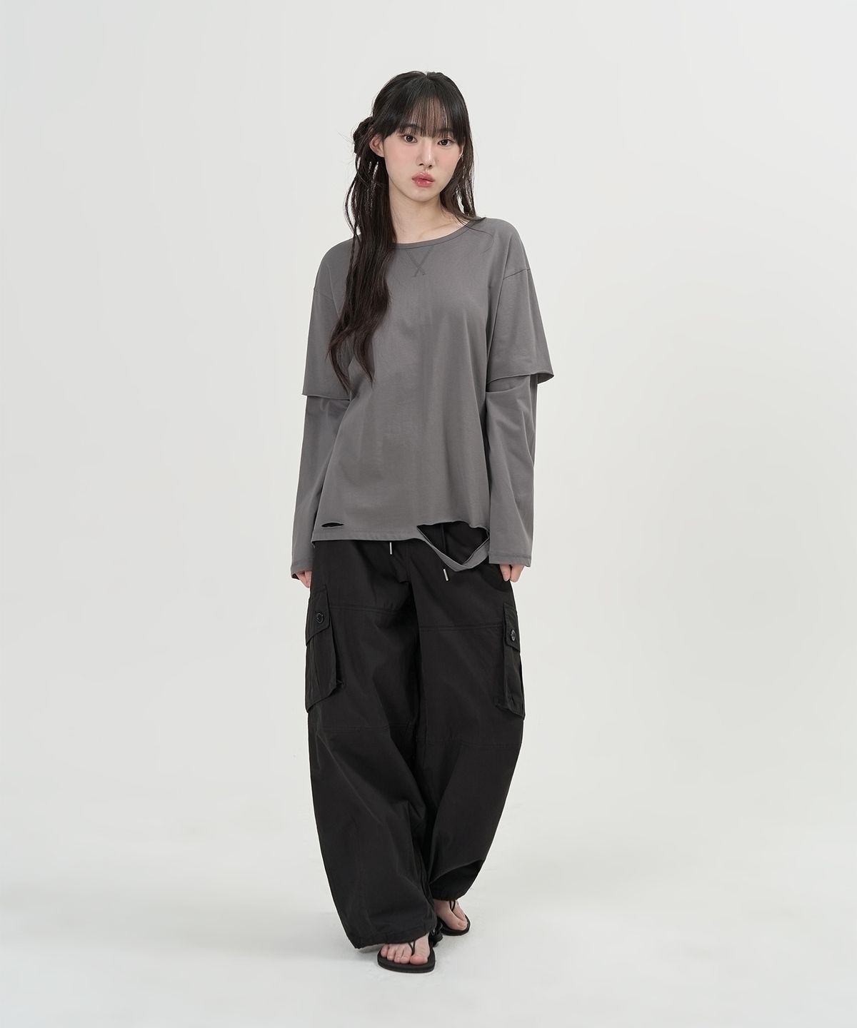 토피 우먼(TOFFEE WOMEN) W 대미지 레이어드 롱슬리브 (CHARCOAL)