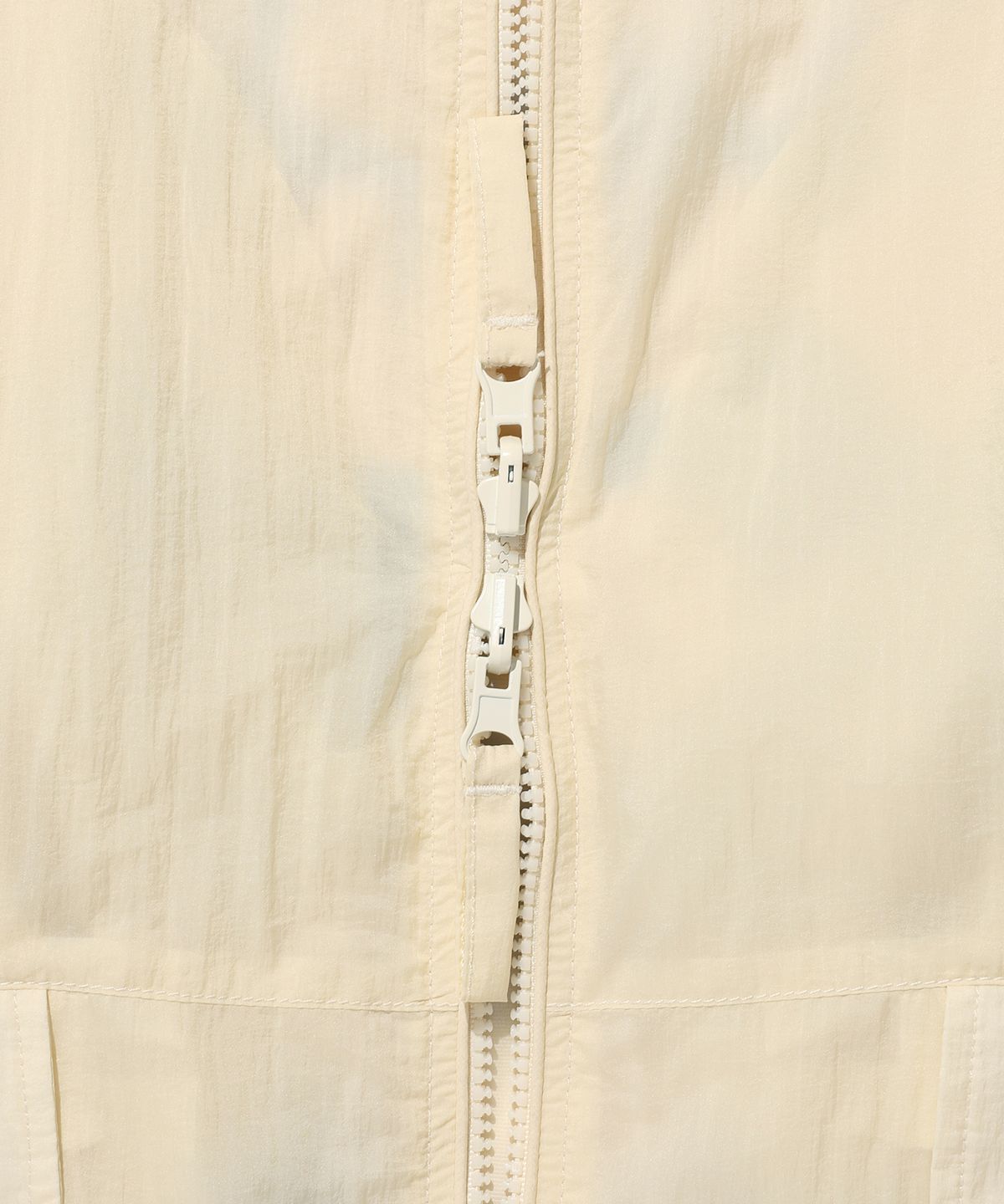 에이카화이트(AECA) REVERSIBLE PANEL WINDBREAKER-IVORY