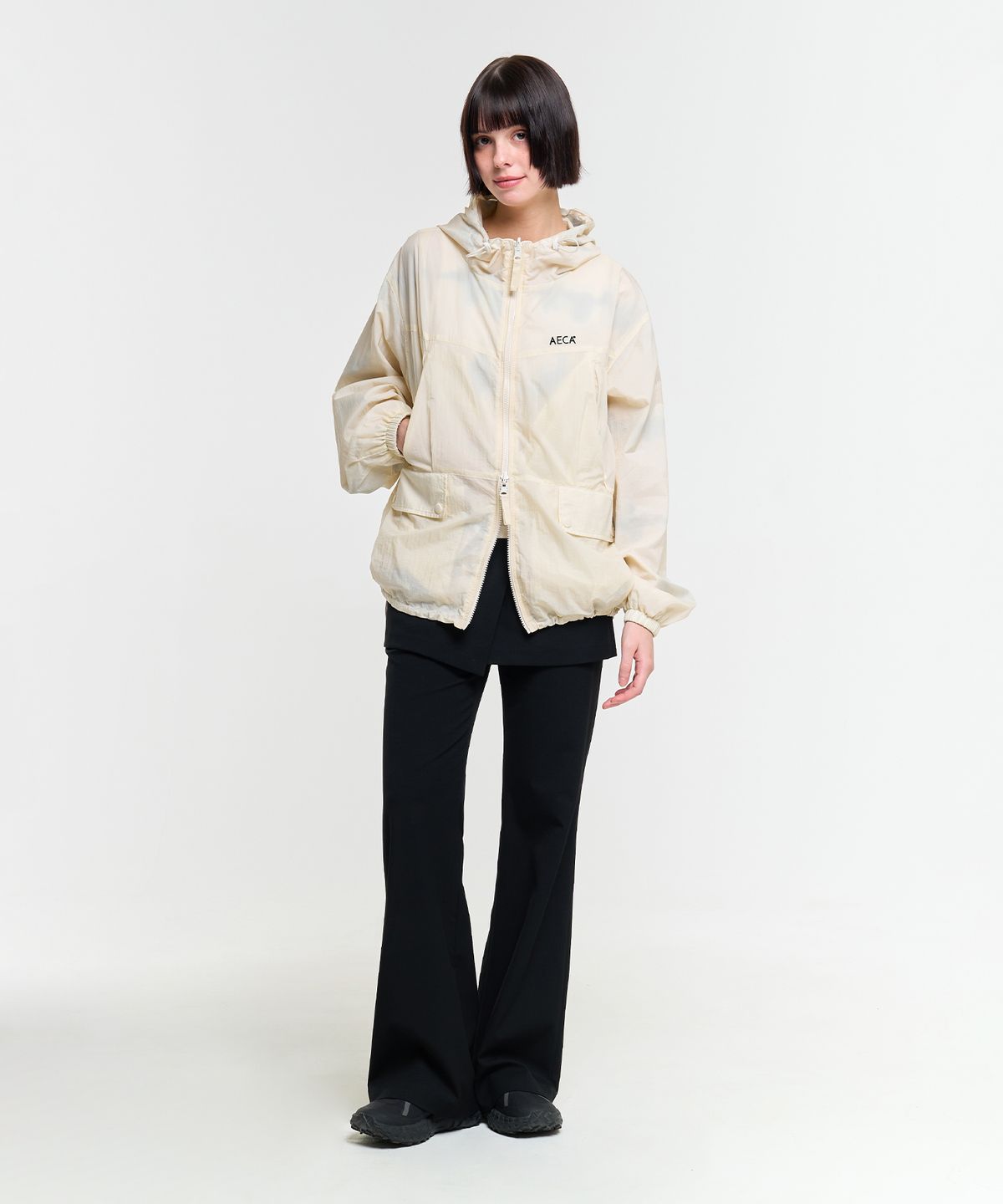 에이카화이트(AECA) REVERSIBLE PANEL WINDBREAKER-IVORY