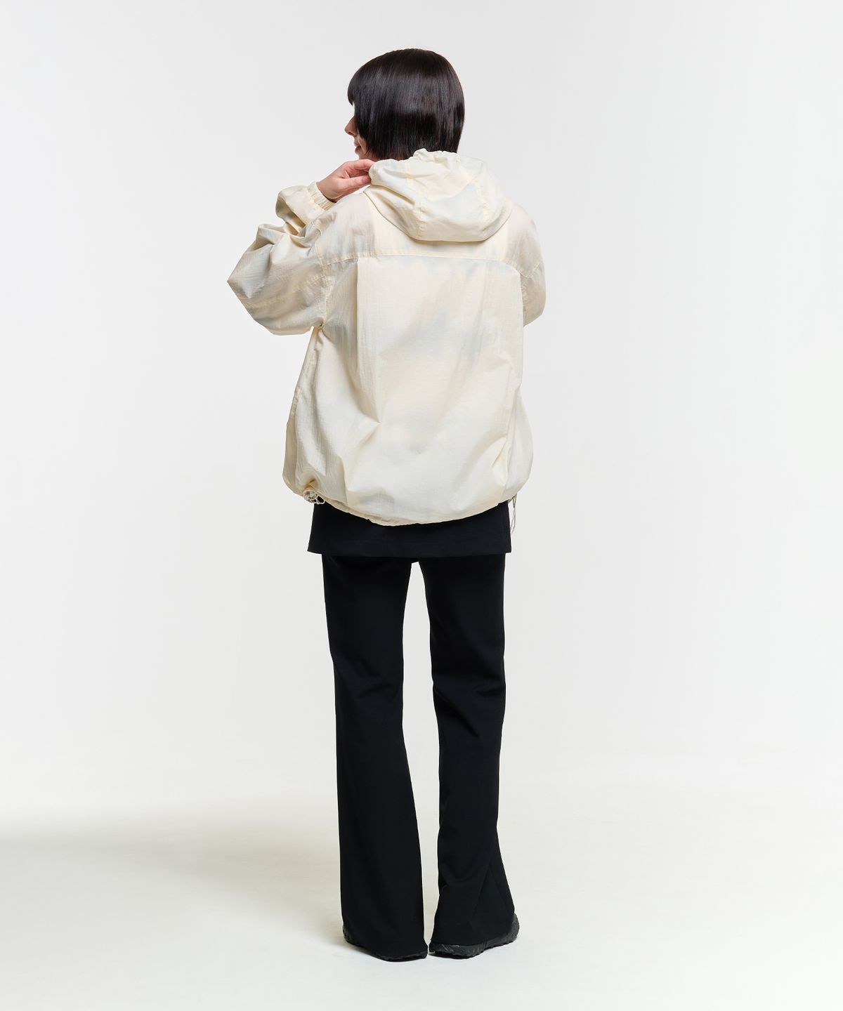 에이카화이트(AECA) REVERSIBLE PANEL WINDBREAKER-IVORY