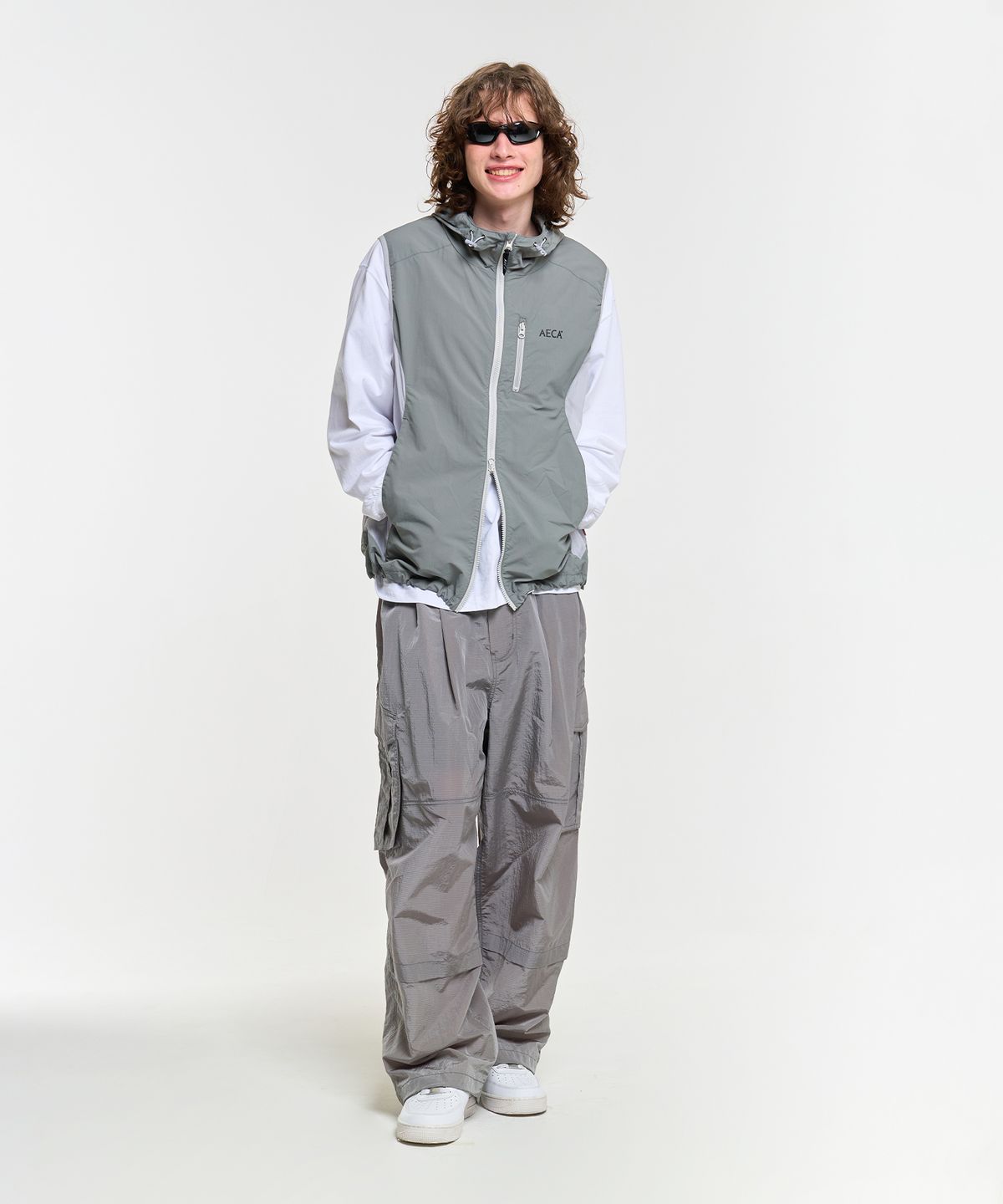 에이카화이트(AECA) NYLON HOODED VEST-GREY