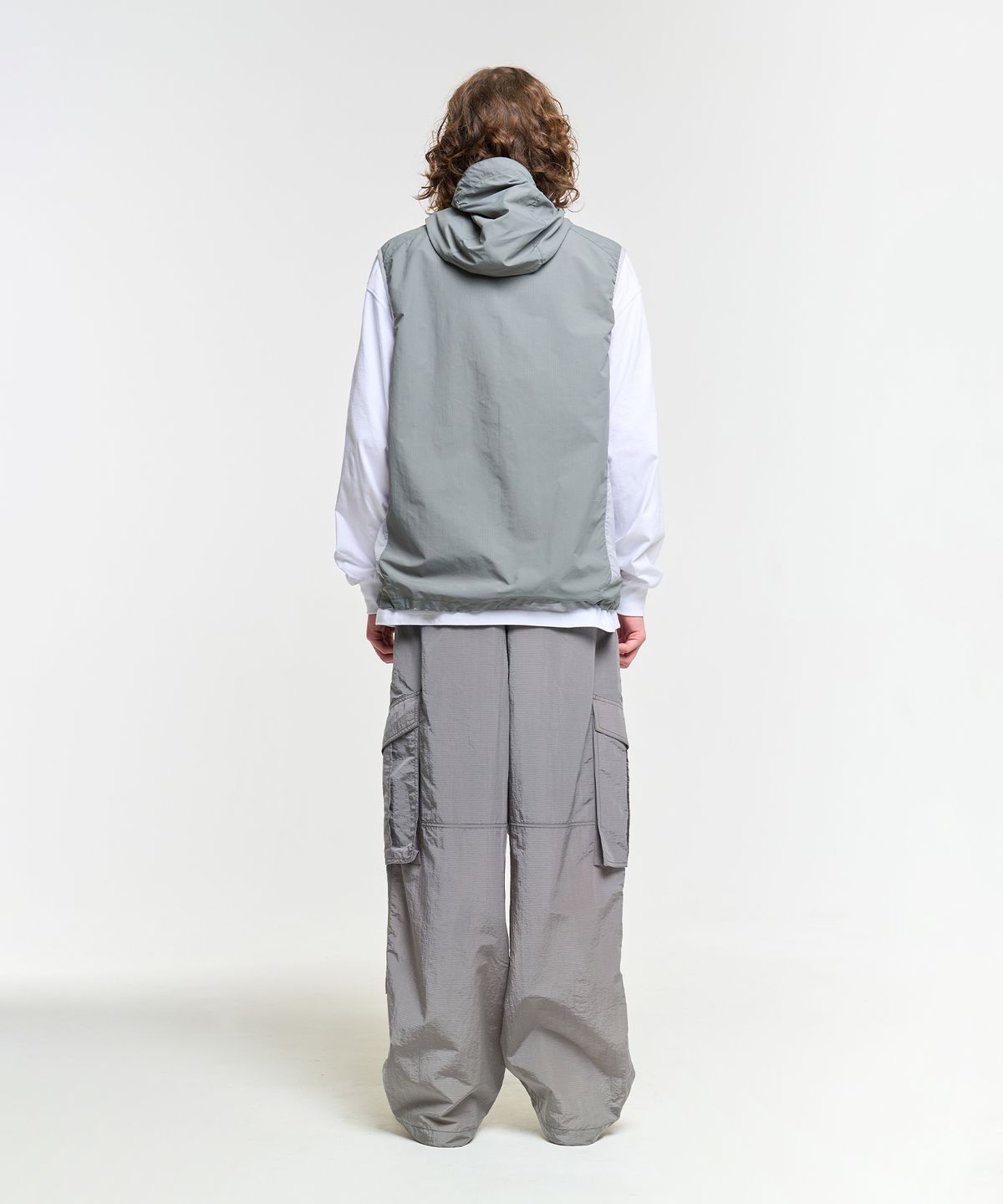 에이카화이트(AECA) NYLON HOODED VEST-GREY