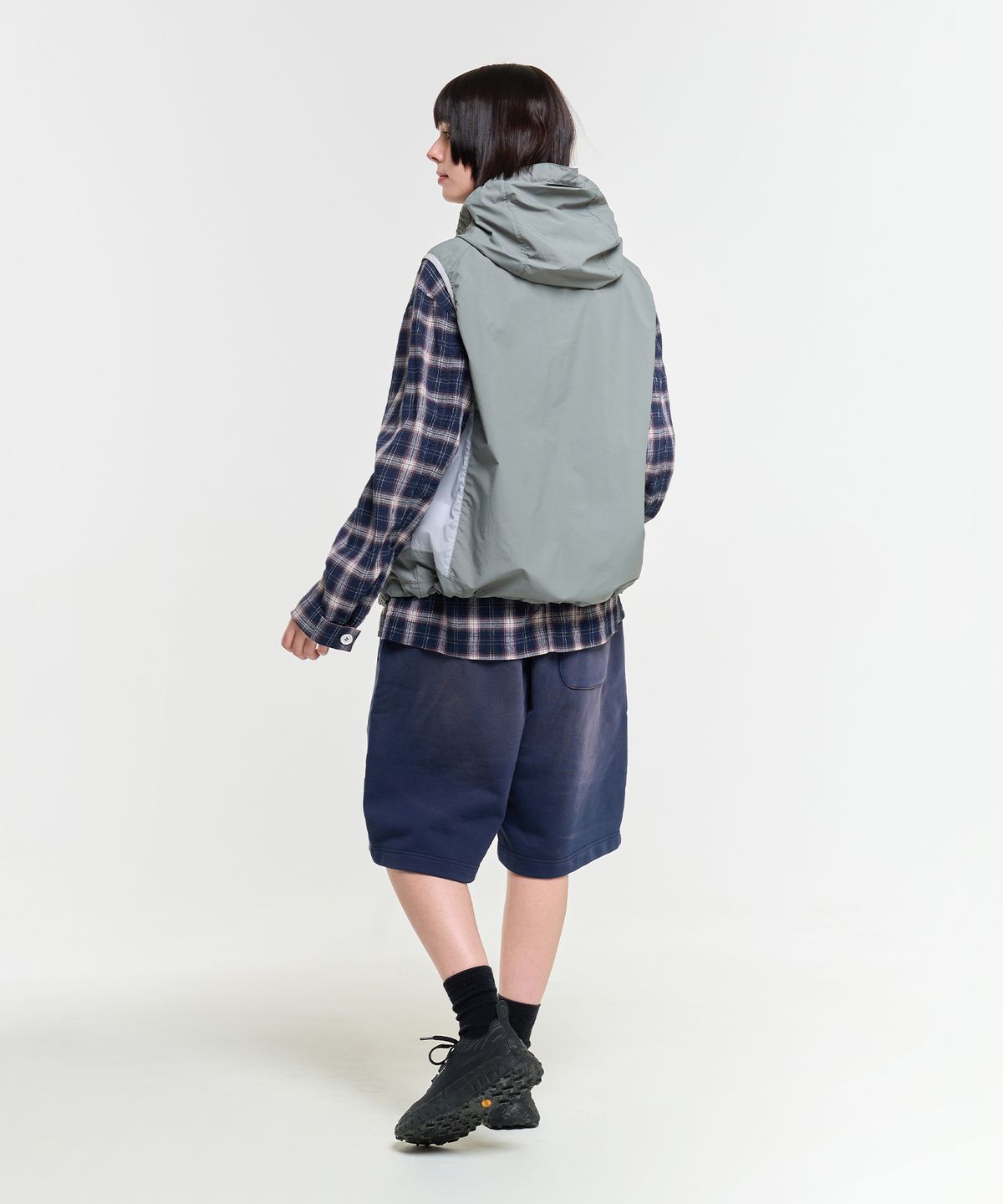 에이카화이트(AECA) NYLON HOODED VEST-GREY