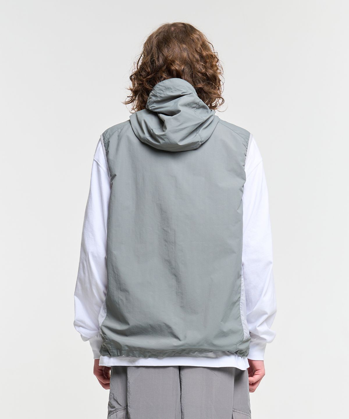 에이카화이트(AECA) NYLON HOODED VEST-GREY