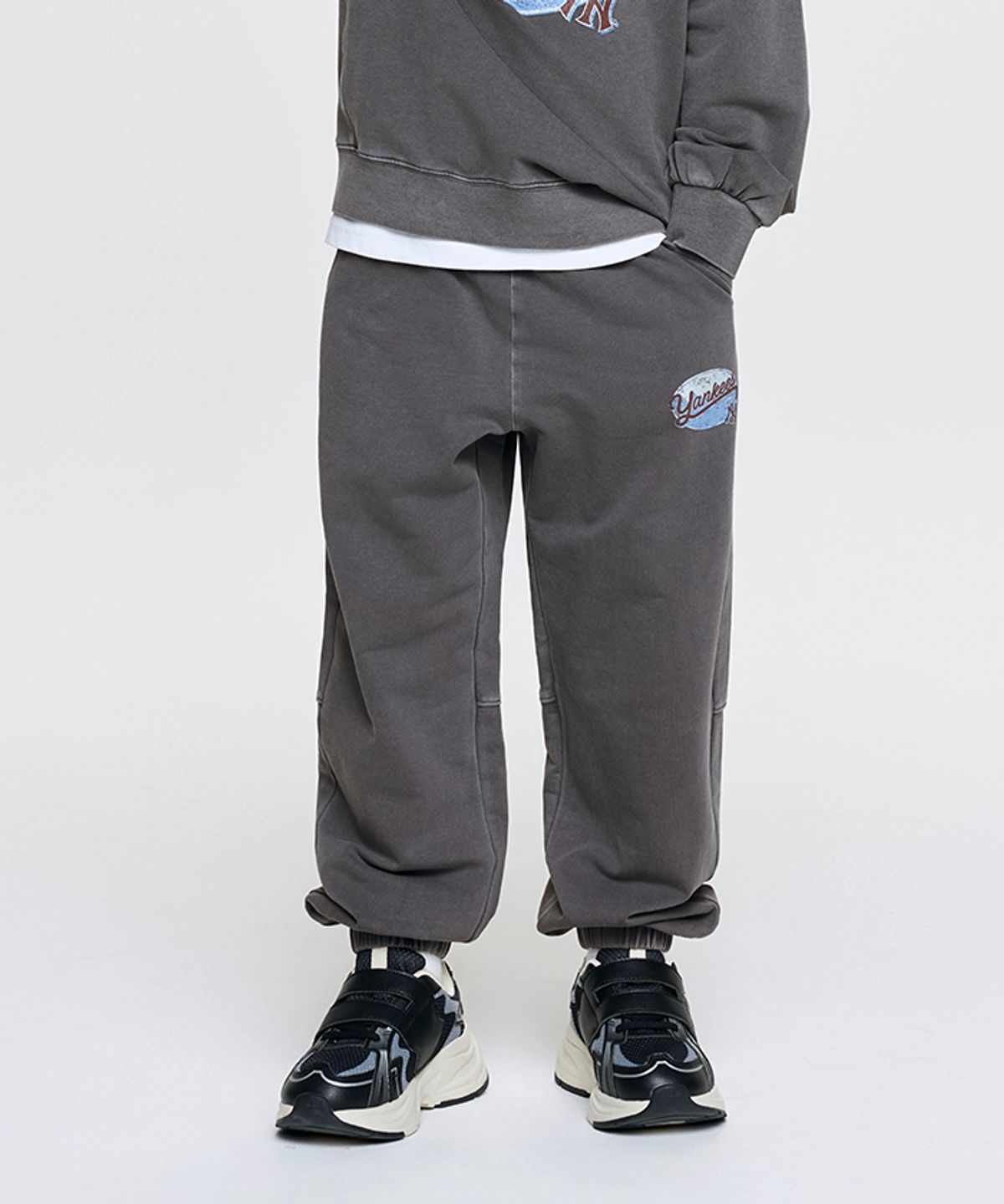 엠엘비 키즈(MLB KIDS) 베이직 클래식 쿠퍼스 피그먼트 조거 팬츠 NY (D.Grey)