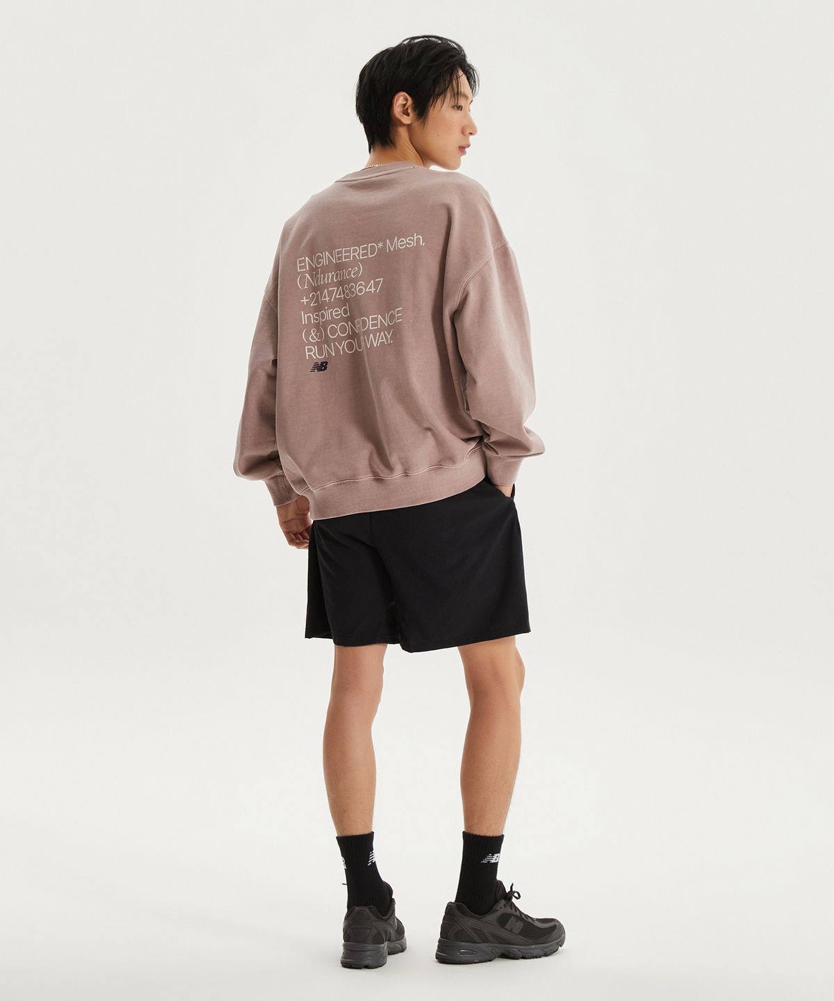 뉴발란스(NEW BALANCE) NBNCG11233 / UNI Ndurance 레터링 워시드 논기모 맨투맨 (GRAY PINK)