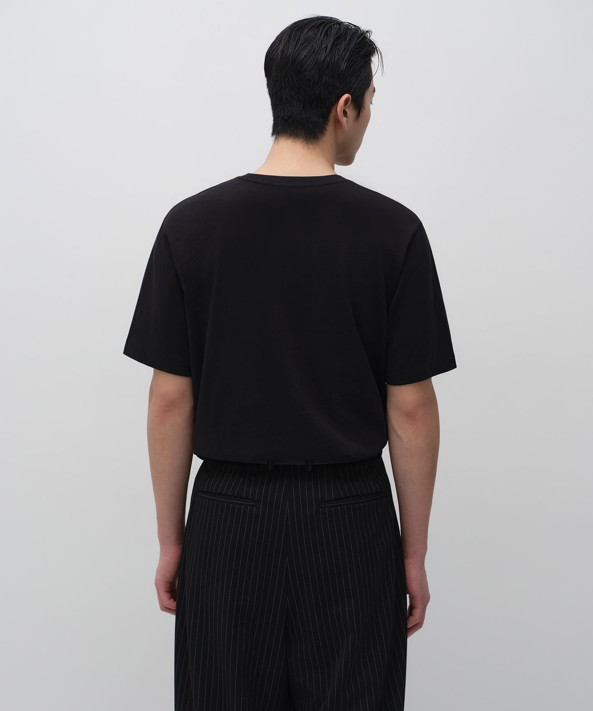무신사 스탠다드(MUSINSA STANDARD) 레귤러 크루 넥 티셔츠 [블랙]