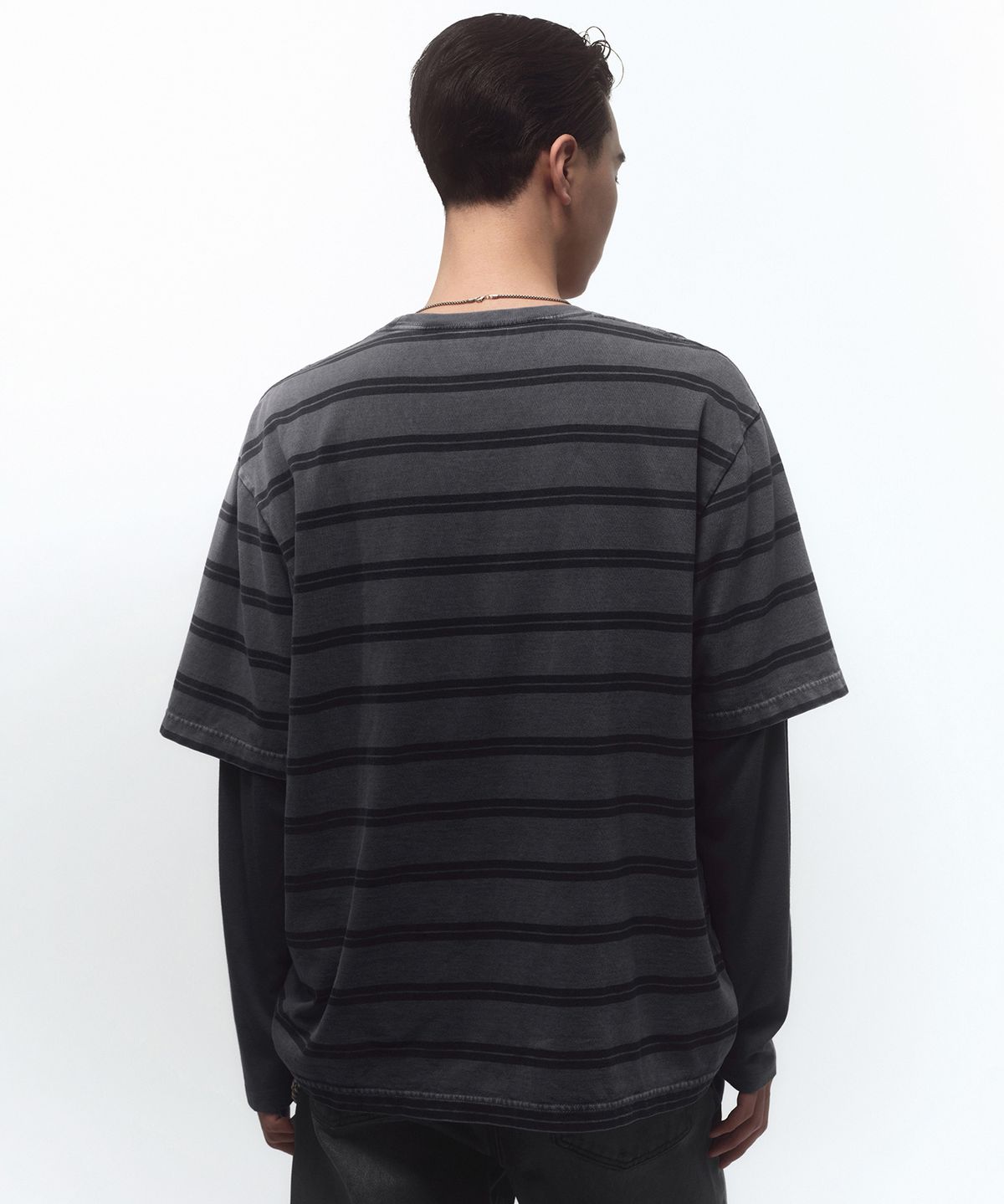 무신사 스탠다드(MUSINSA STANDARD) 프로스트 다이드 더블 스트라이프 티셔츠 [차콜 그레이]