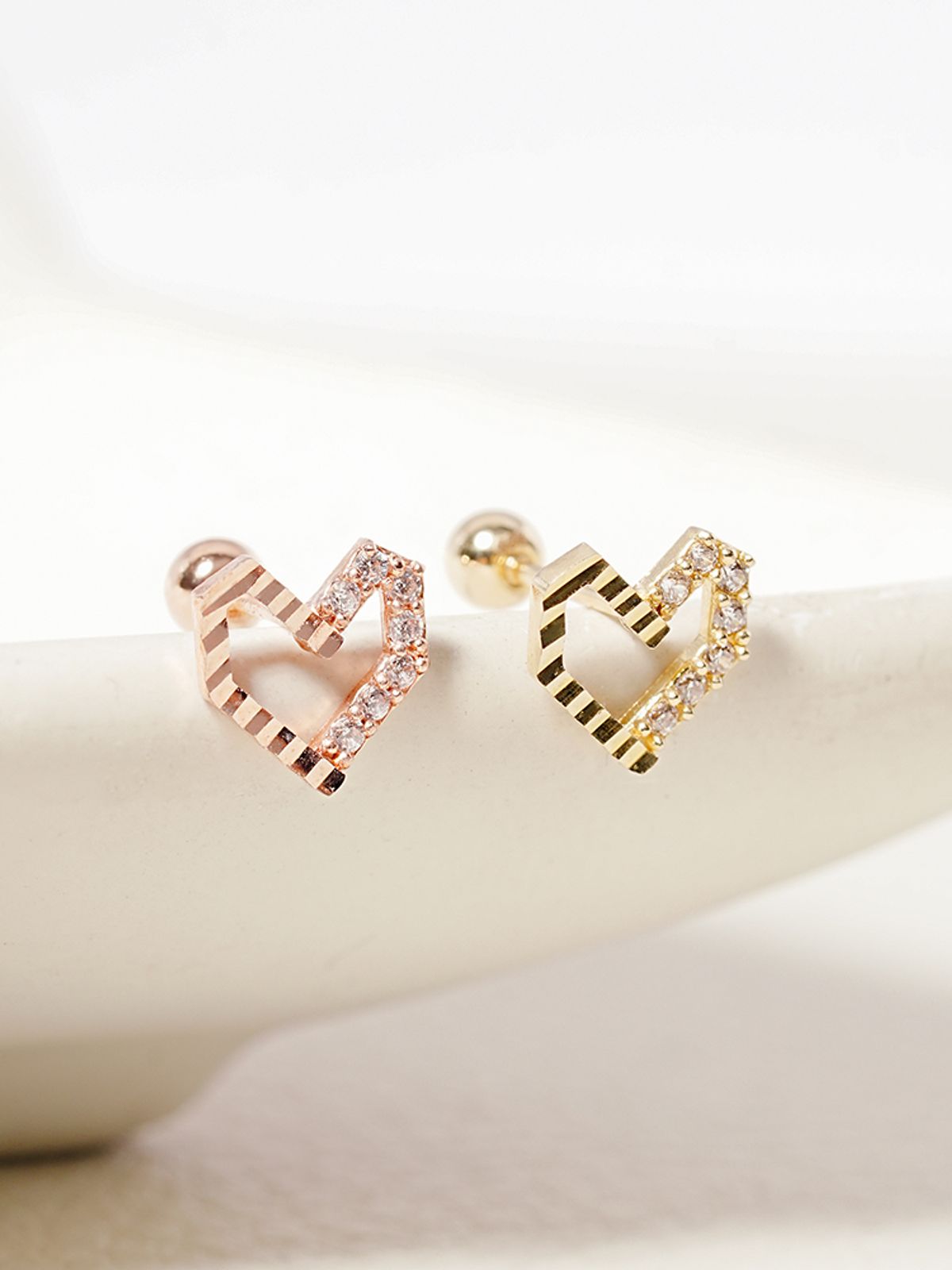 미니멀피어싱(MINIMALPIERCING) 14K 하프앤하프 하트 큐빅 피어싱 귀걸이