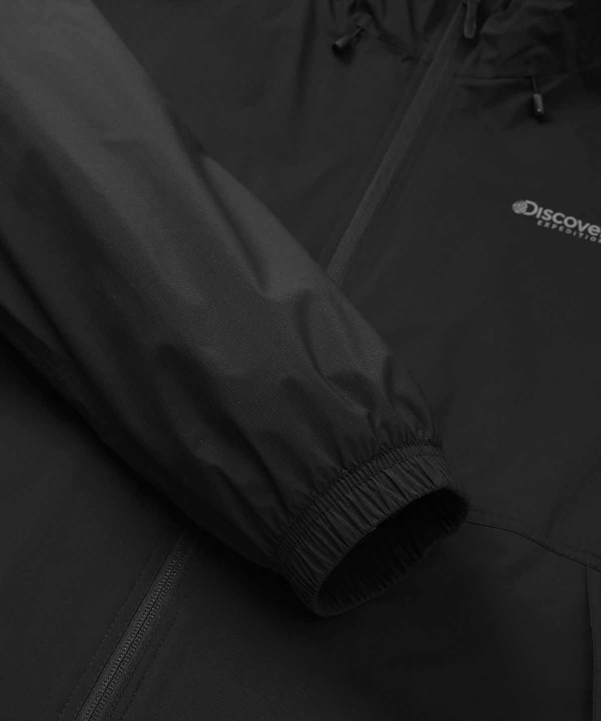 디스커버리 익스페디션(DISCOVERY EXPEDITION) 남성 기능성 2L 우븐 트레이닝 후드 자켓 (BLACK)