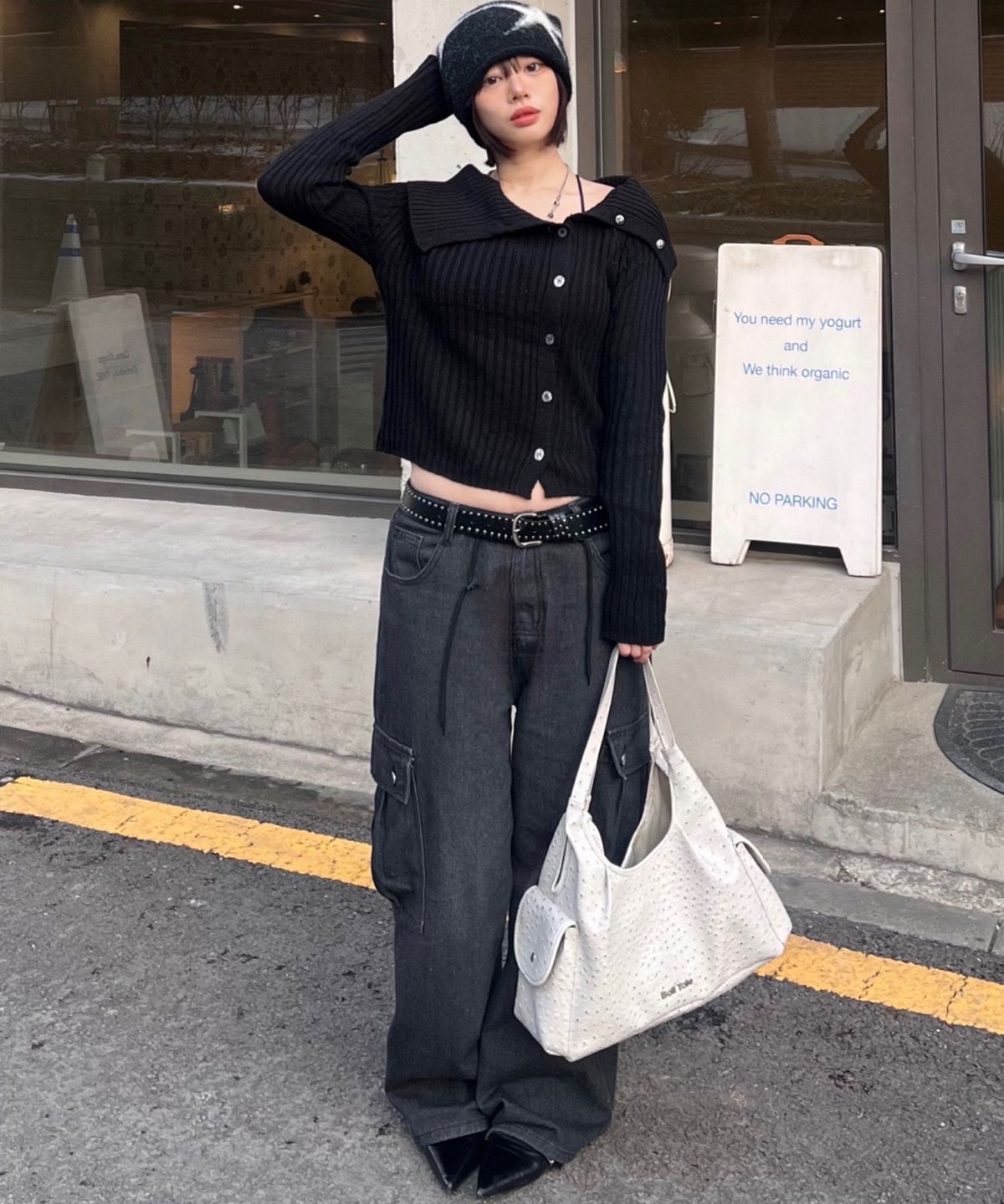 다미쉬(DAMISH) 하이넥 사이드 버튼 가디건_블랙