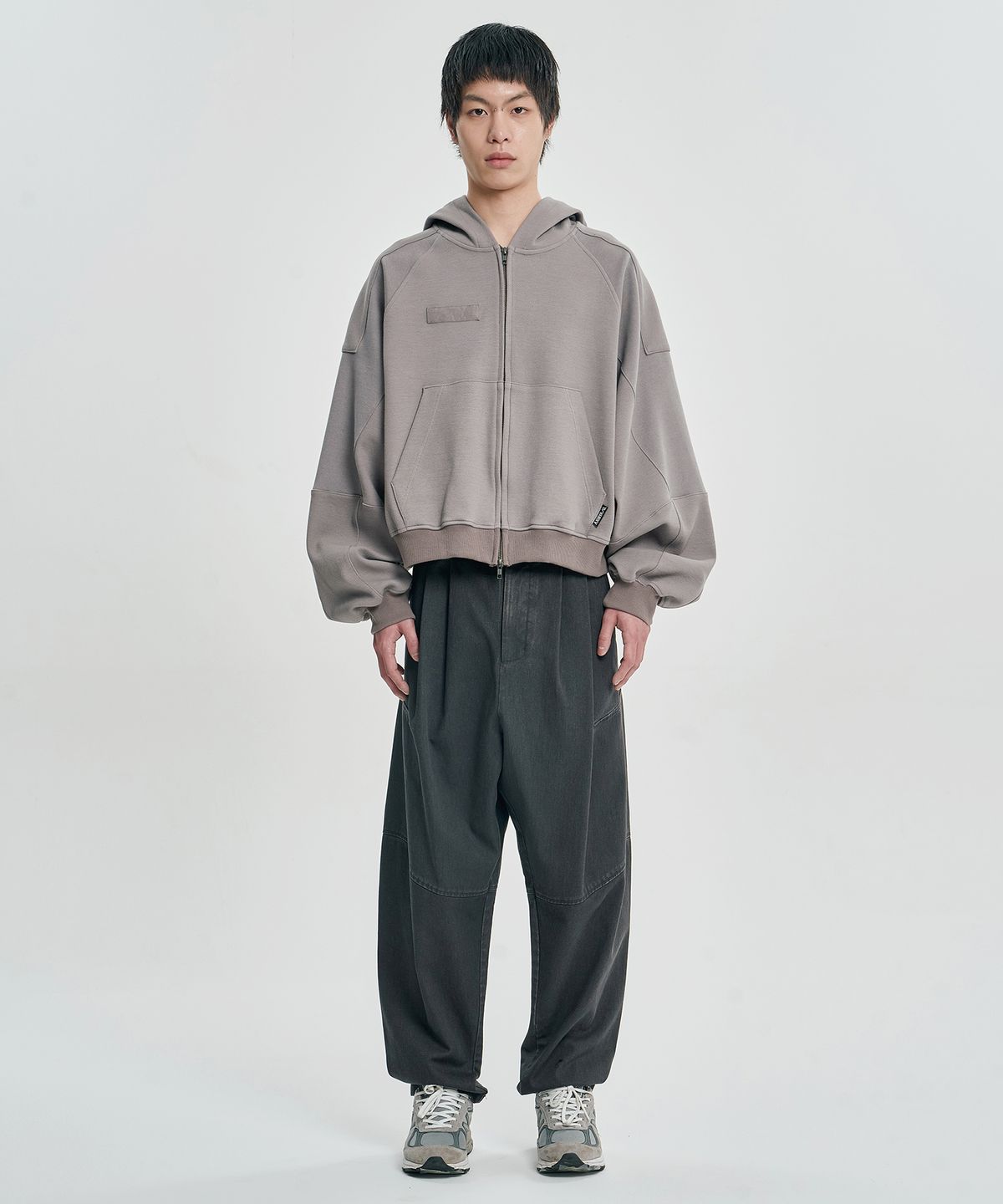 아조바이아조(AJOBYAJO) [POG:SERVICE x AJOBYAJO] Inside Out Panel Cropped Zip-Up Hoodie [GREY]