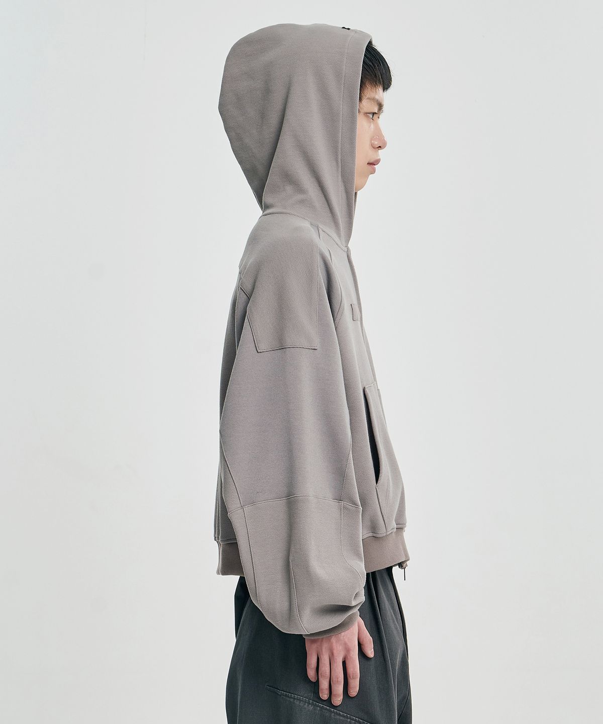 아조바이아조(AJOBYAJO) [POG:SERVICE x AJOBYAJO] Inside Out Panel Cropped Zip-Up Hoodie [GREY]