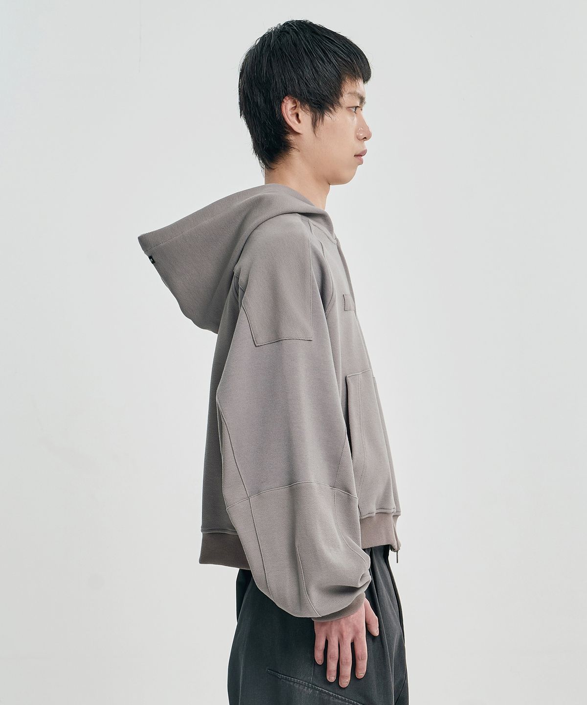 아조바이아조(AJOBYAJO) [POG:SERVICE x AJOBYAJO] Inside Out Panel Cropped Zip-Up Hoodie [GREY]