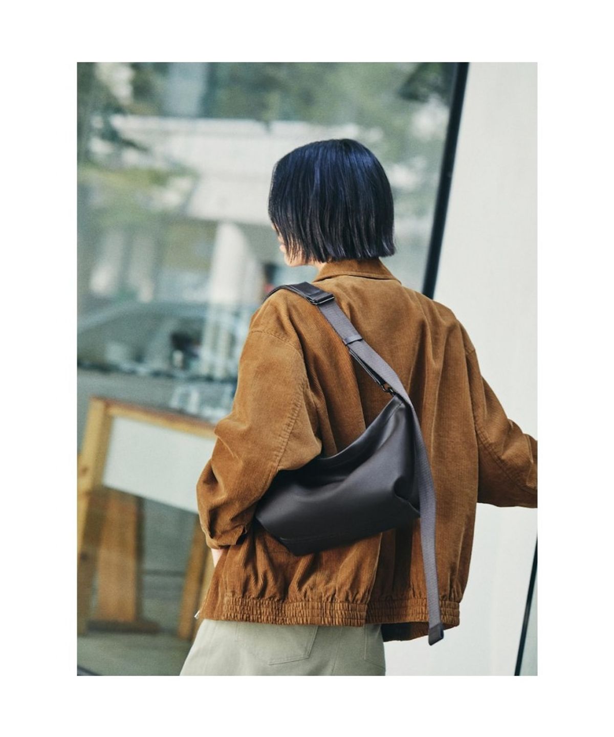 빈폴 액세서리(BEANPOLE ACCESSORY) Less Bag_2 스몰 가죽 크로스백  브라운