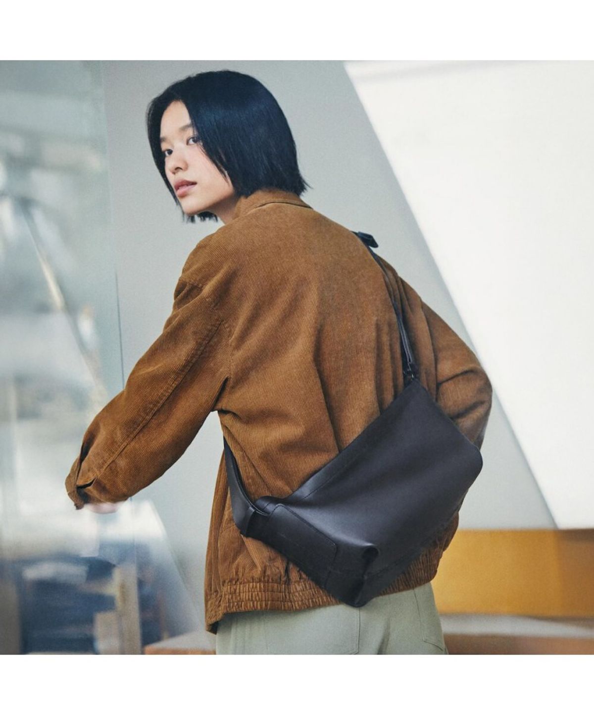 빈폴 액세서리(BEANPOLE ACCESSORY) Less Bag_2 스몰 가죽 크로스백  브라운