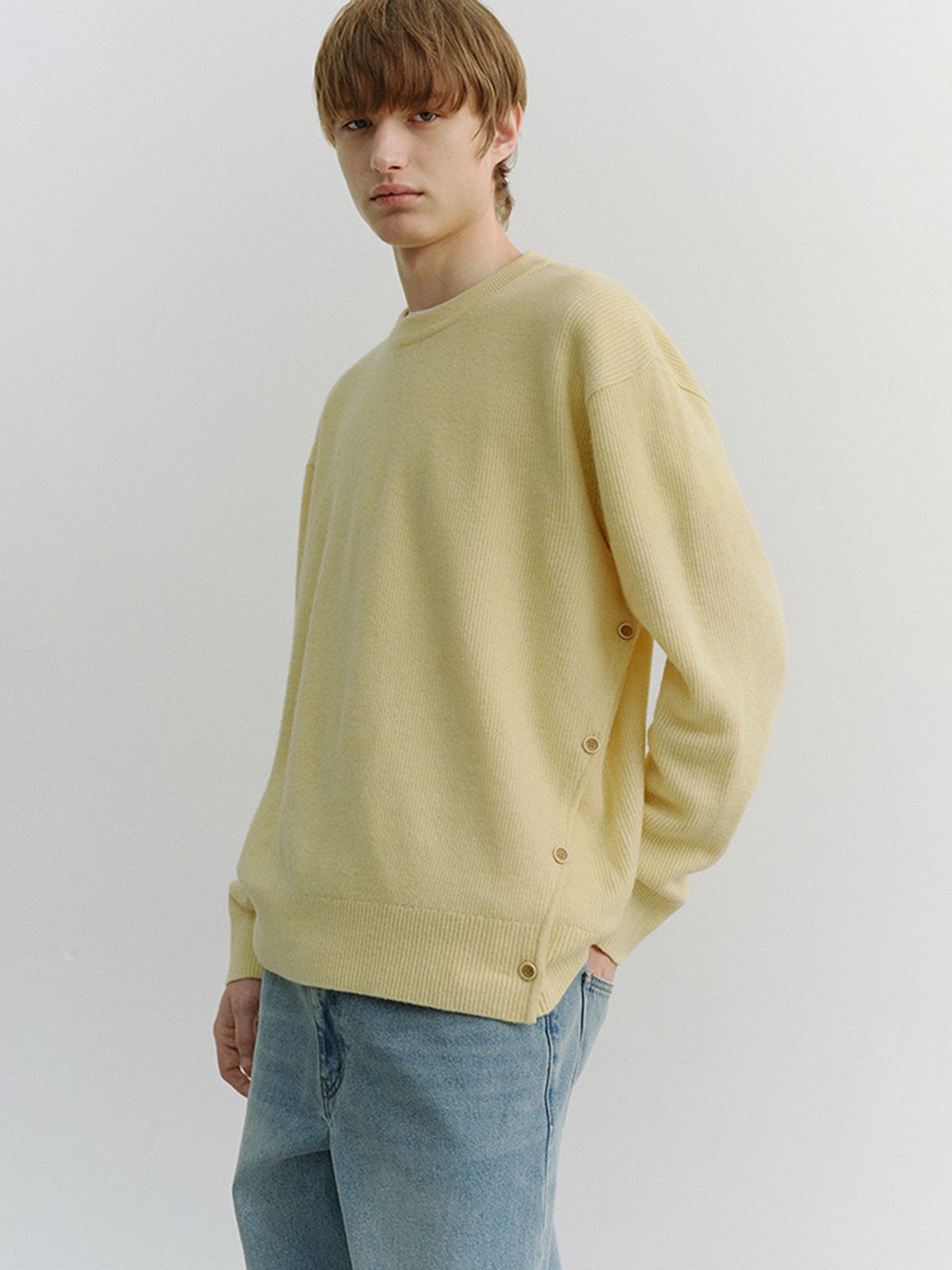 던스트 포 맨(DUNST FOR MEN) BUTTONED CREWNECK SWEATER_UNISEX_UDSW6A107_BUTTER